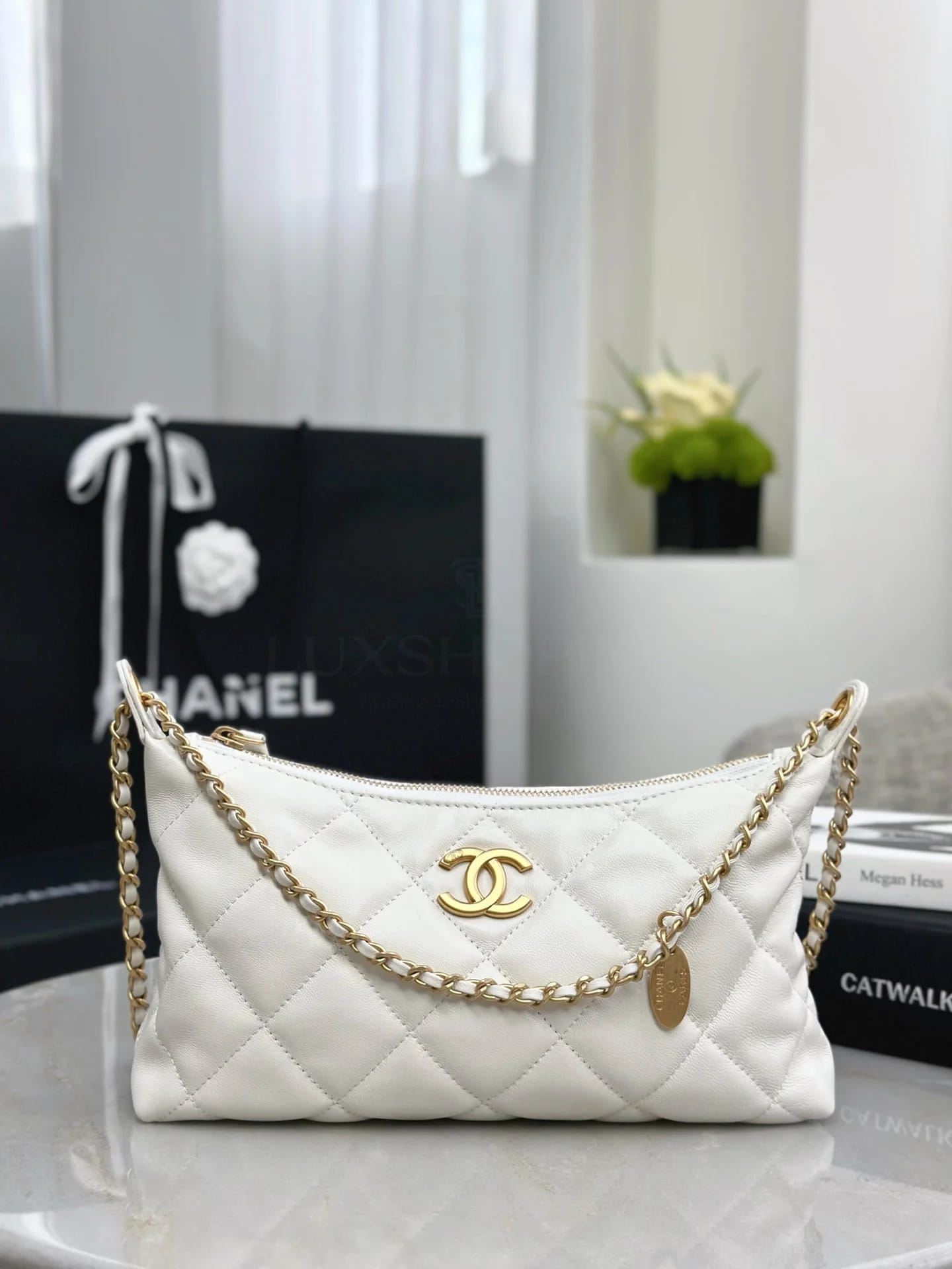 Сумка Chanel 25SS Hobo белая 17х26х8 см - фото 2