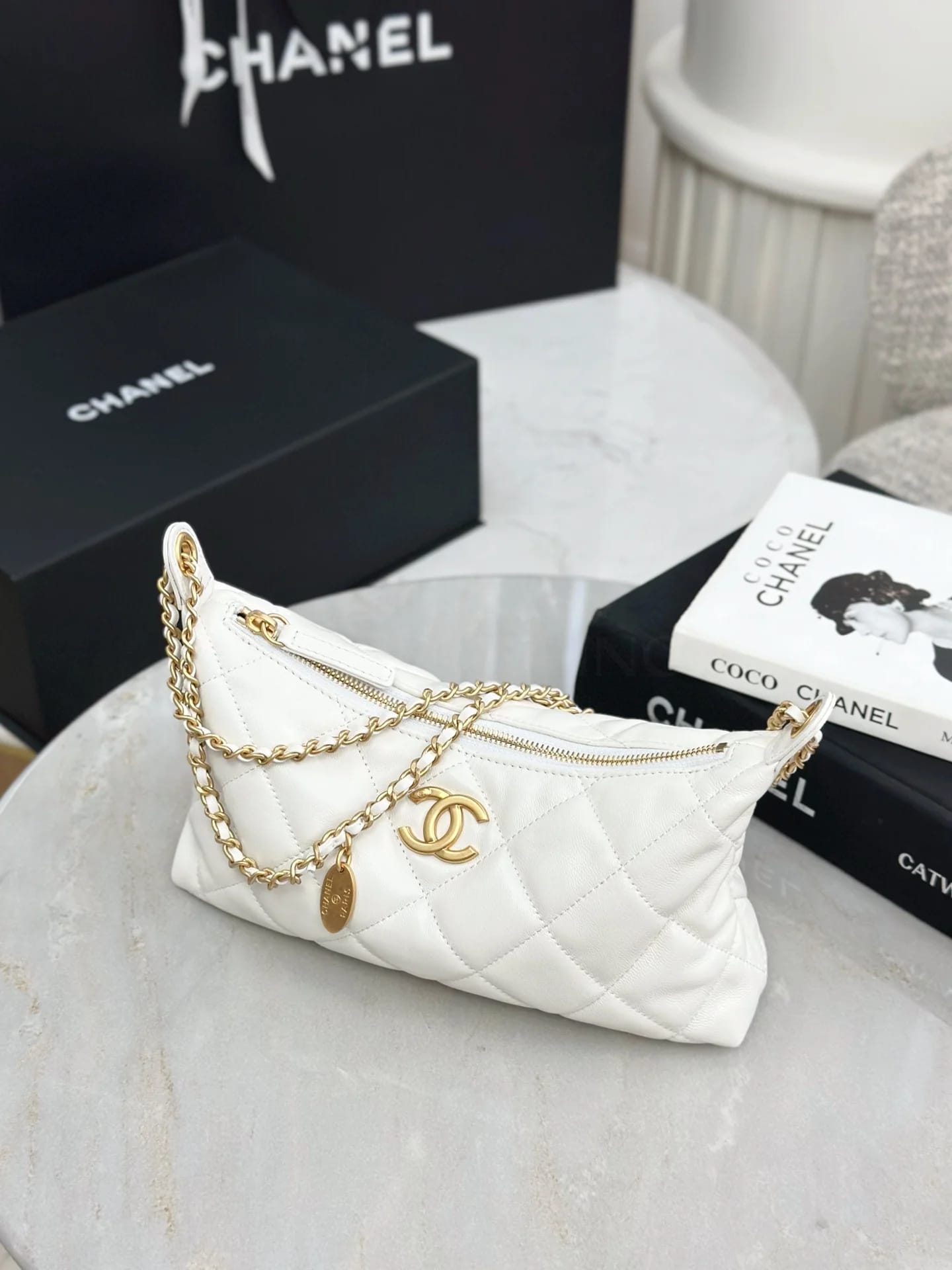 Сумка Chanel 25SS Hobo белая 17х26х8 см - фото 7