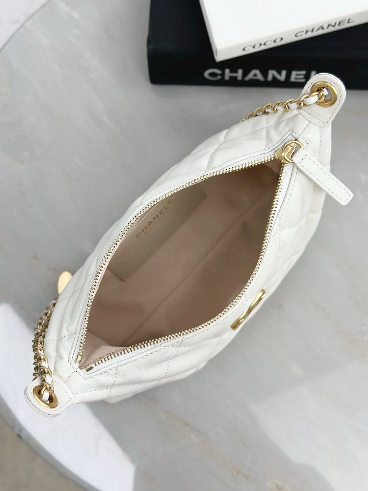 Сумка Chanel 25SS Hobo белая 17х26х8 см - фото 9
