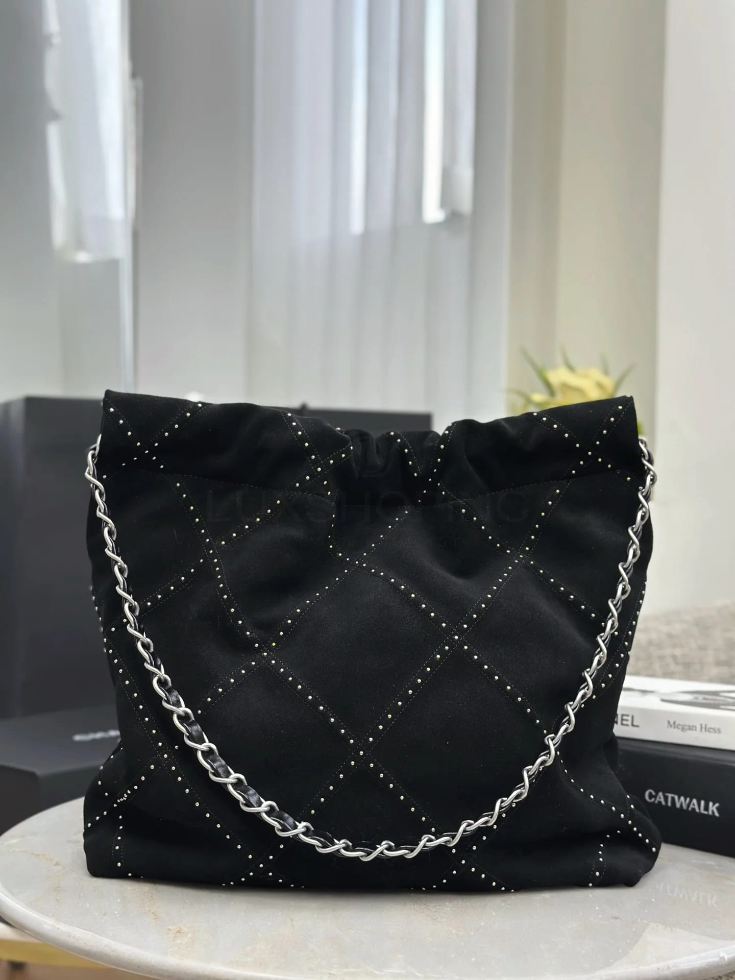 Сумка Chanel 22 Bag в черной замше 35х37х7 см - фото 4