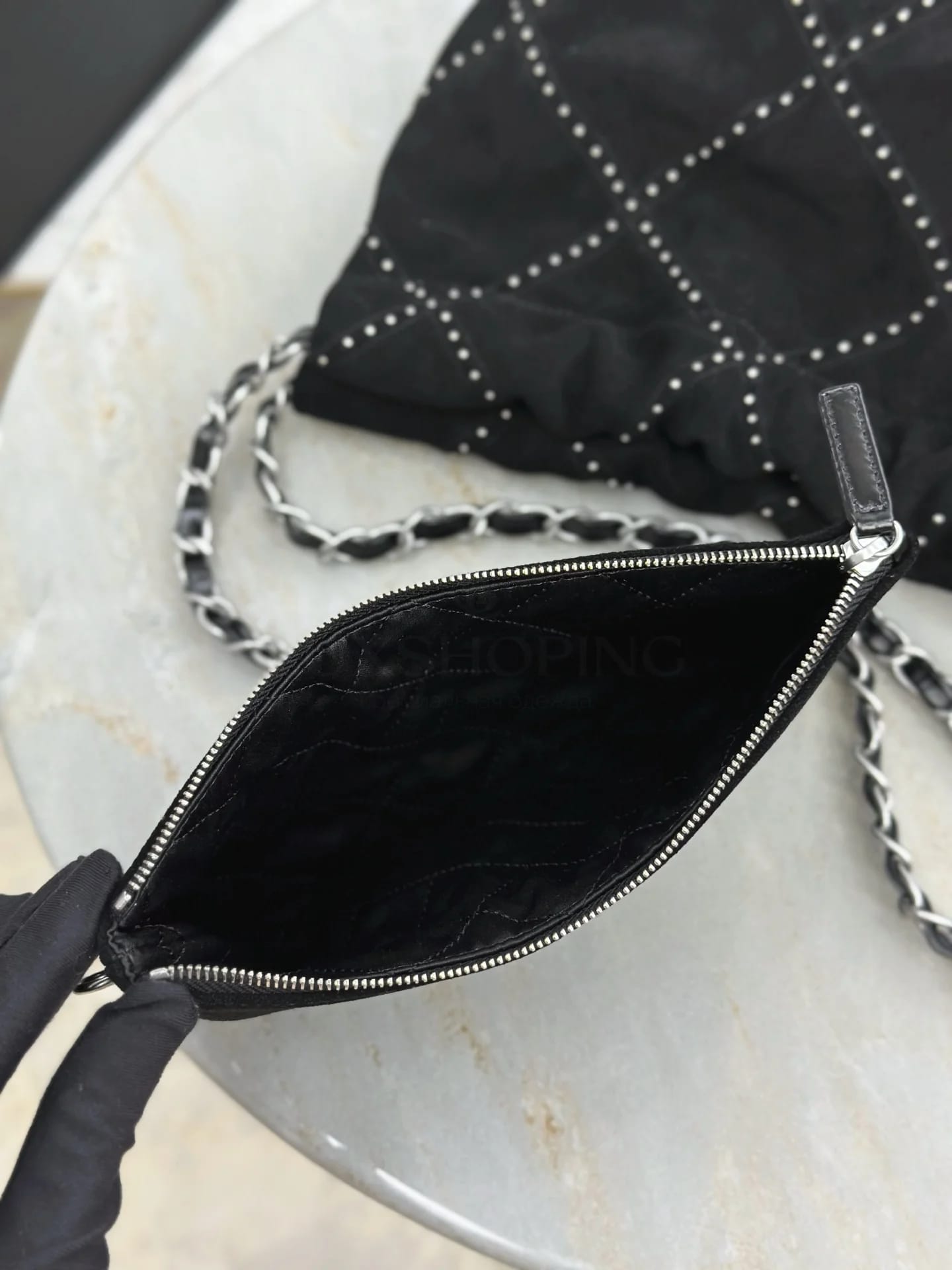 Сумка Chanel 22 Bag в черной замше 35х37х7 см - фото 8