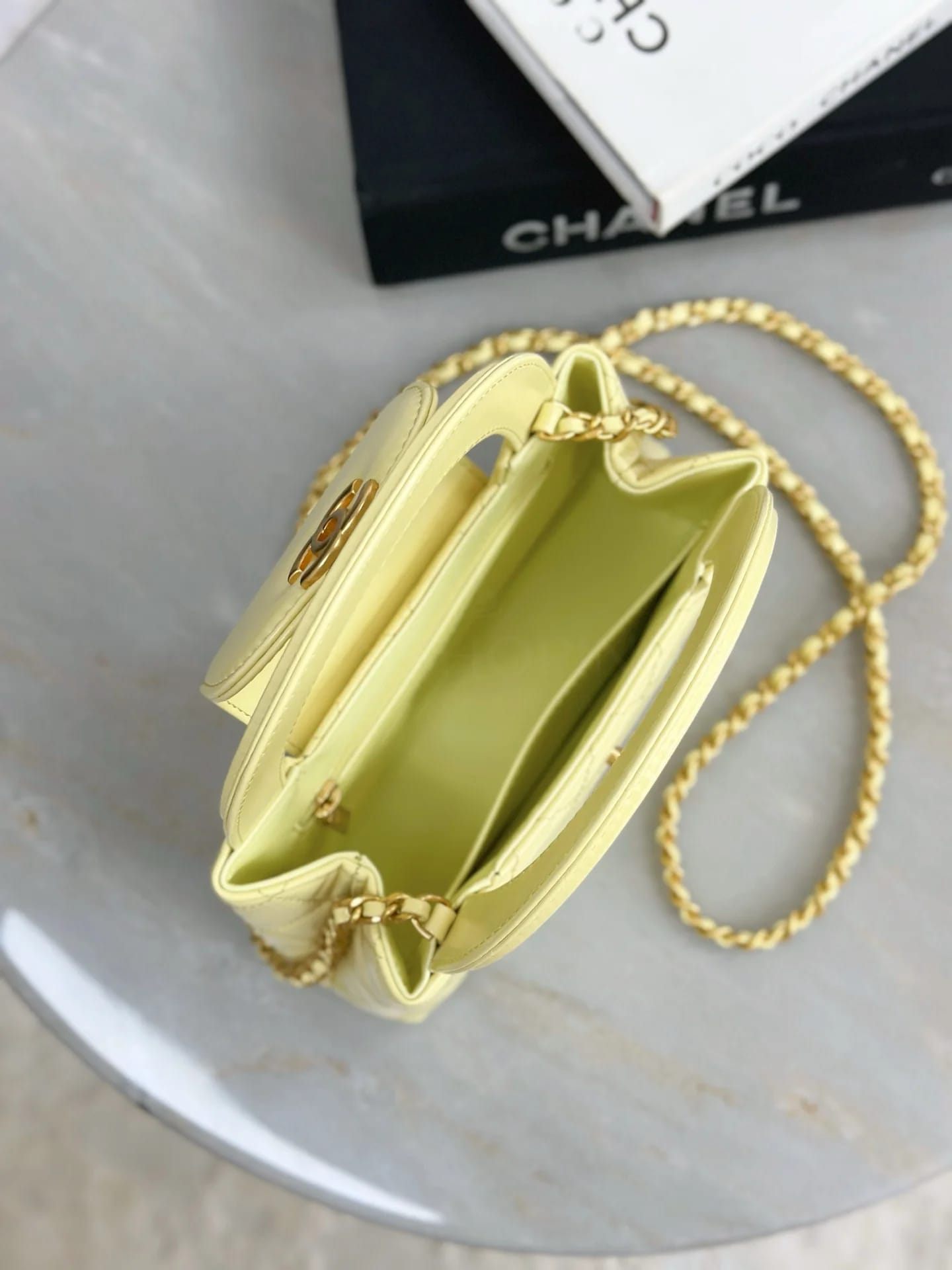 Сумка Chanel Kelly Chain Bag 2025 13×19×7 см - фото 10