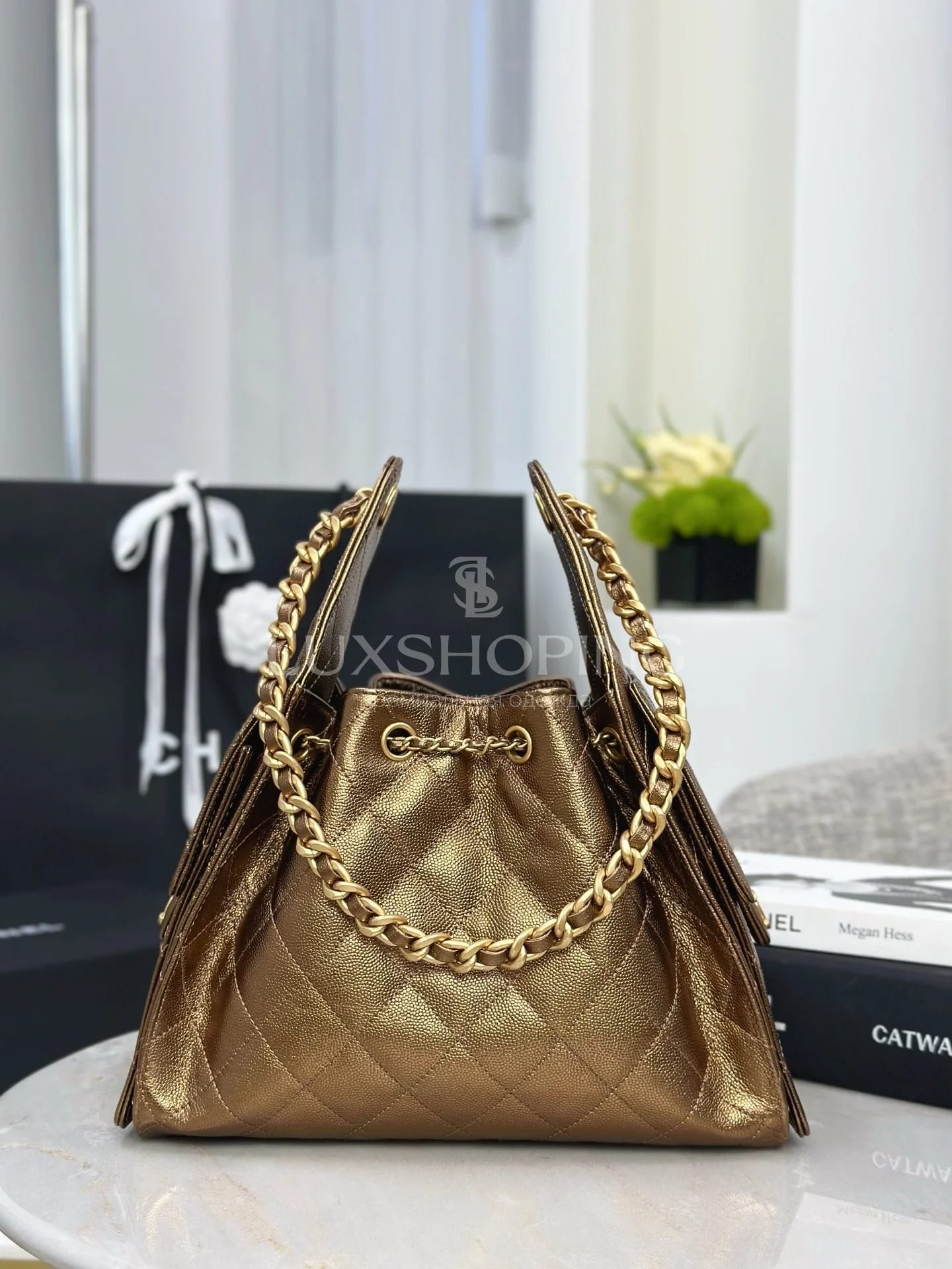 CHANEL 25C сумка-хобо 30×26×14 см золотая - фото 3
