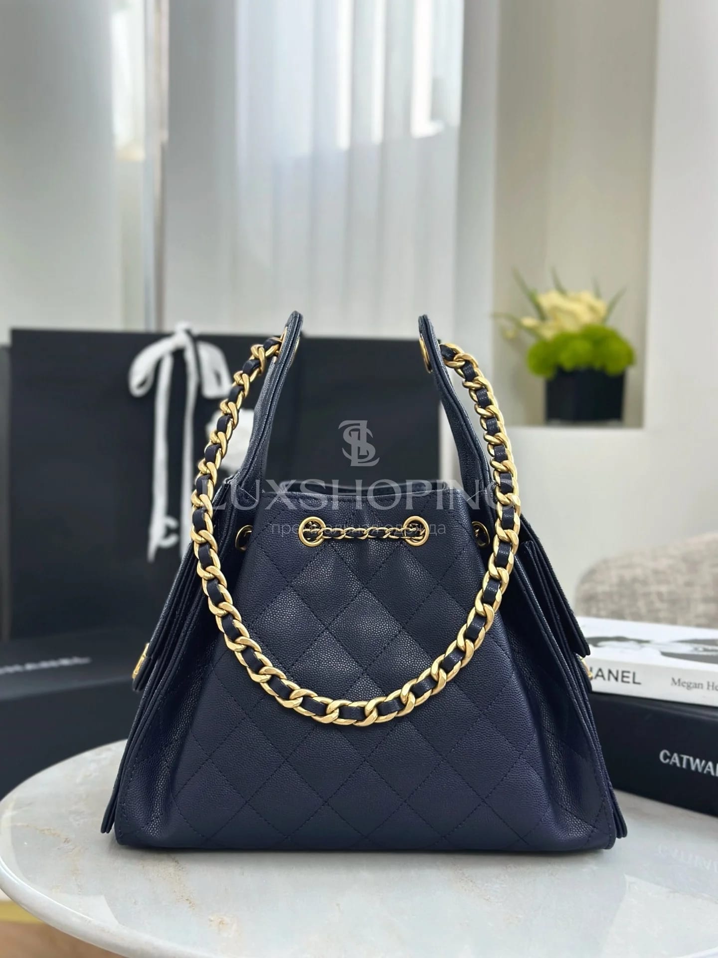 CHANEL 25C сумка-хобо 30×26×14 см темно синяя - фото 3