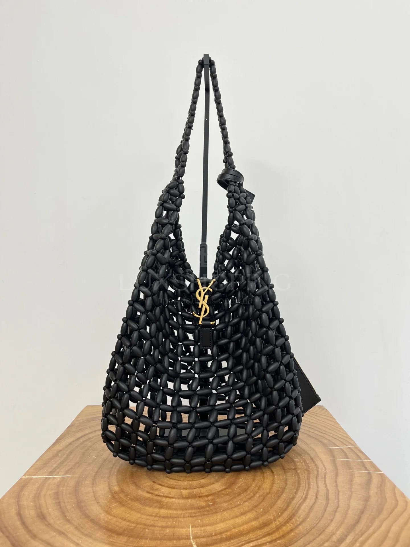 Сумка YSL Hobo из деревянных бусин 30×35×10 см черная