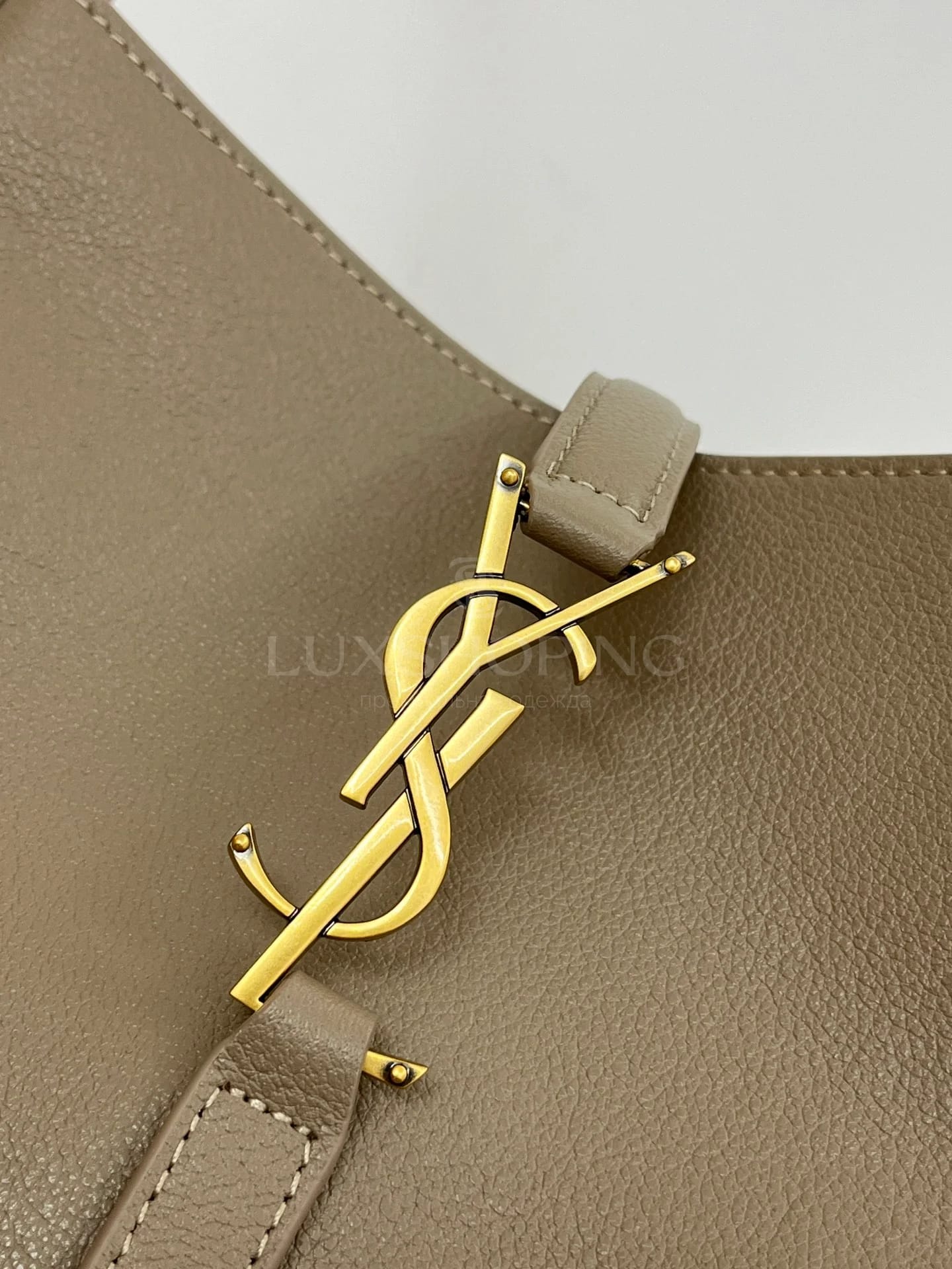 Сумка YSL Hobo 22×22×10 см бежевая - фото 6
