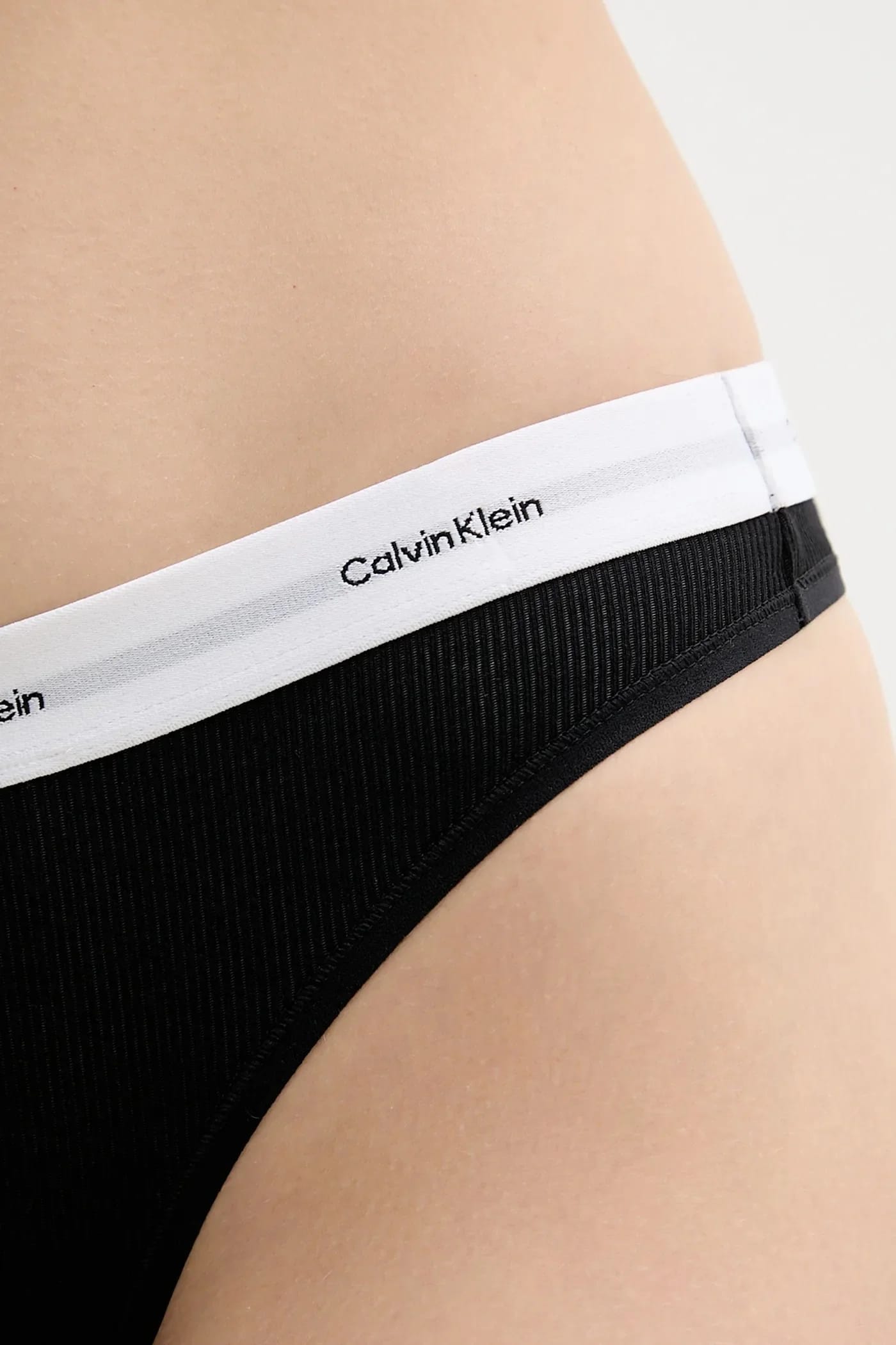 Трусики Calvin Klein Underwear черные для женщин - фото 3