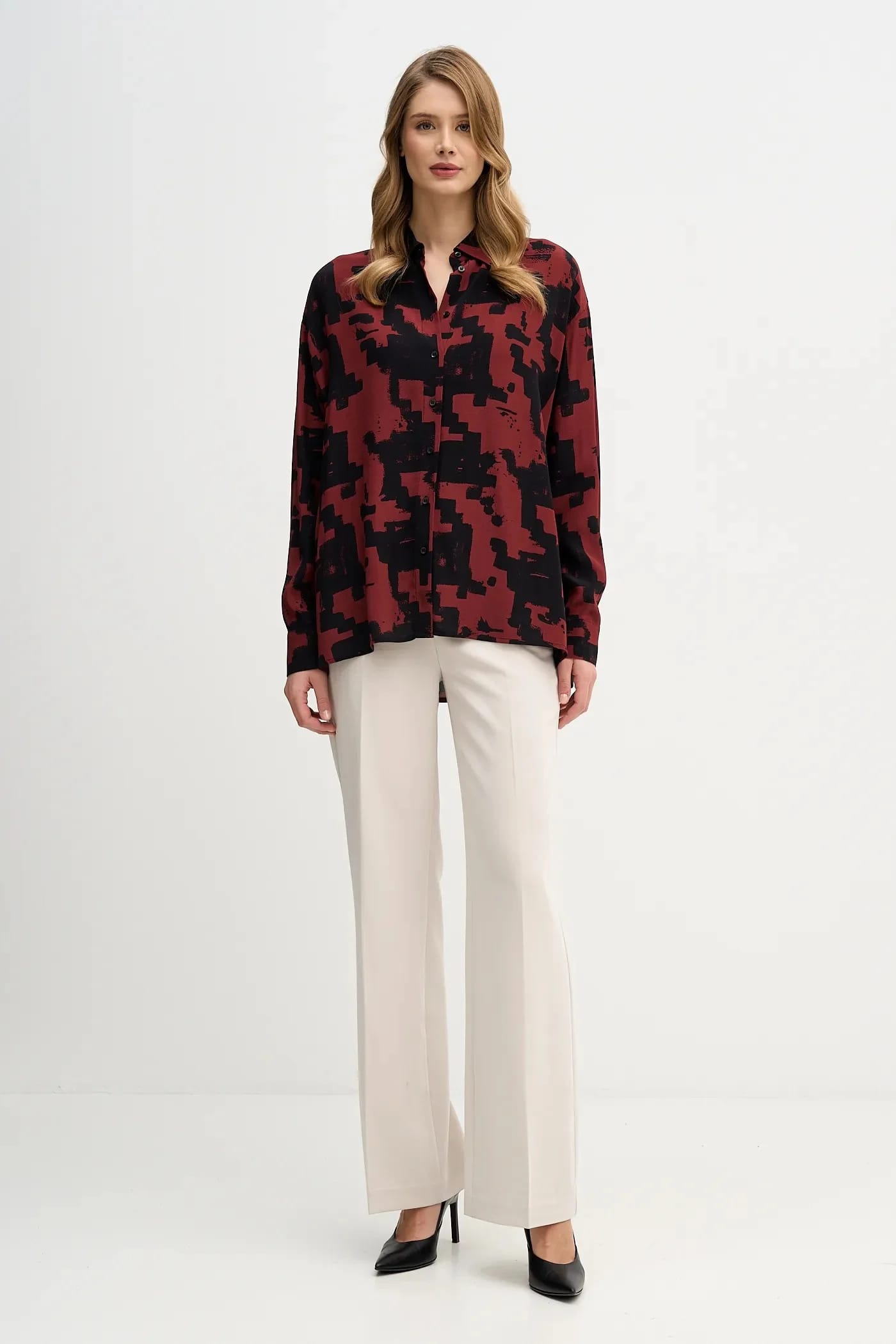 Рубашка бордовая для женщин - фото 2