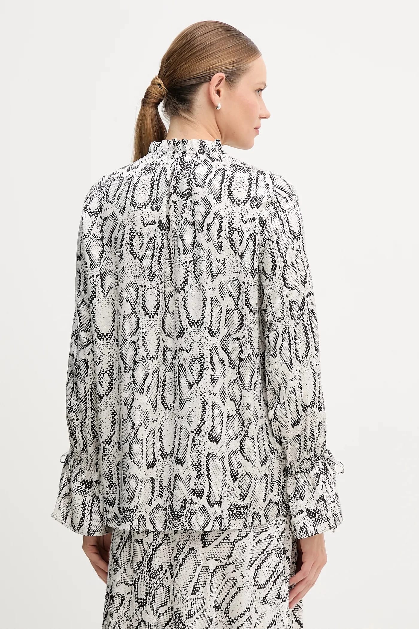 Рубашка черная для женщин - фото 3