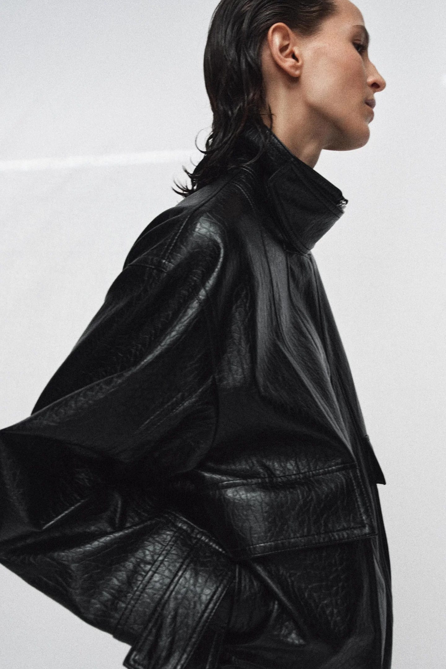 КУРТКА OVERSIZE ИЗ ИСКУССТВЕННОЙ КОЖИ ИЗ КОЛЛЕКЦИИ ZW - фото 3