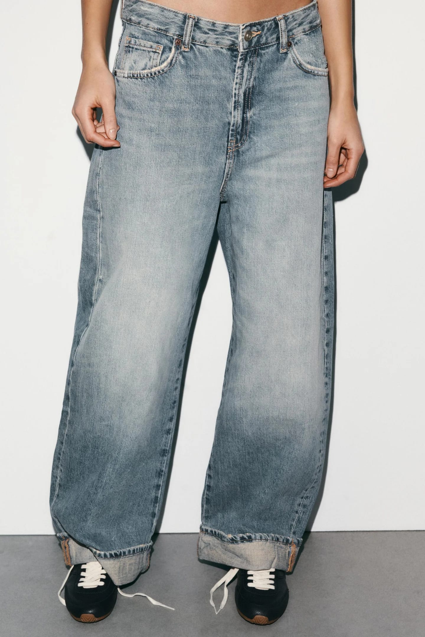 ДЖИНСЫ TRF BAGGY С ПОДВЕРТАННЫМИ НОГИМИ И СРЕДНЕЙ ОТДЫХОЙ
