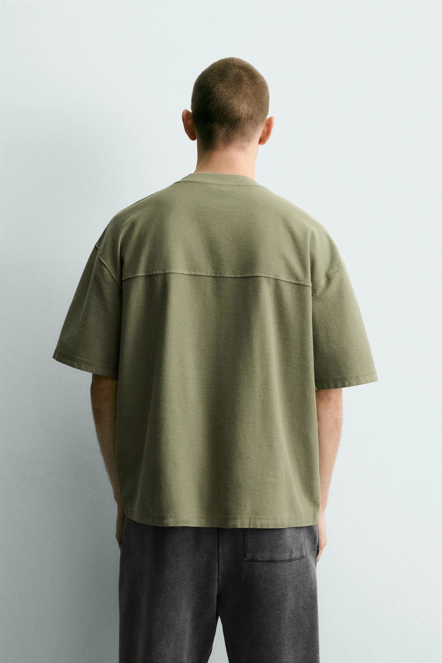 ФУТБОЛКА BOXY FIT ИЗ БАЗОВОЙ КОЛЛЕКЦИИ - фото 3