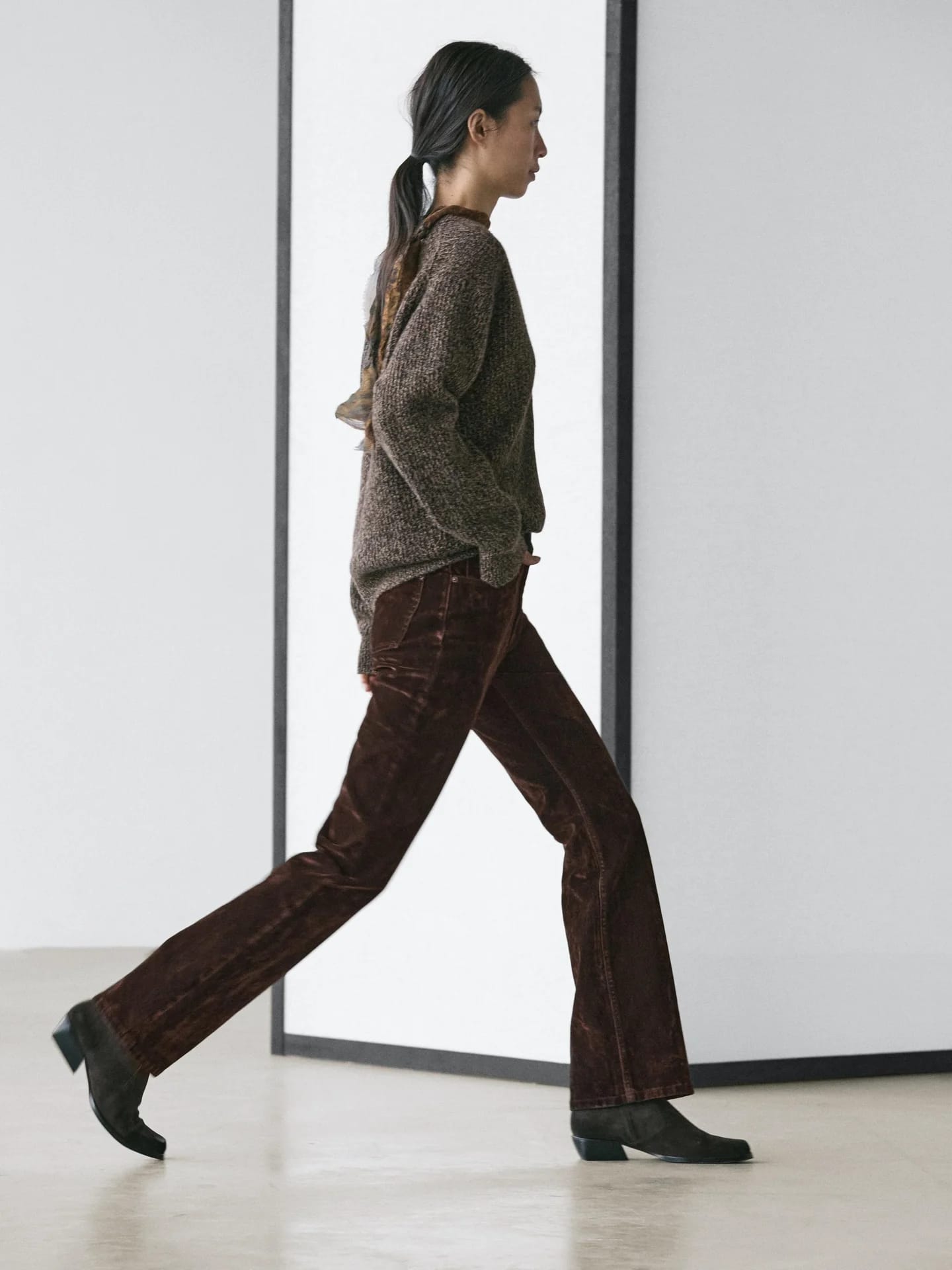 Джинсы Bootcut с завышенной талией в рубчик - фото 8
