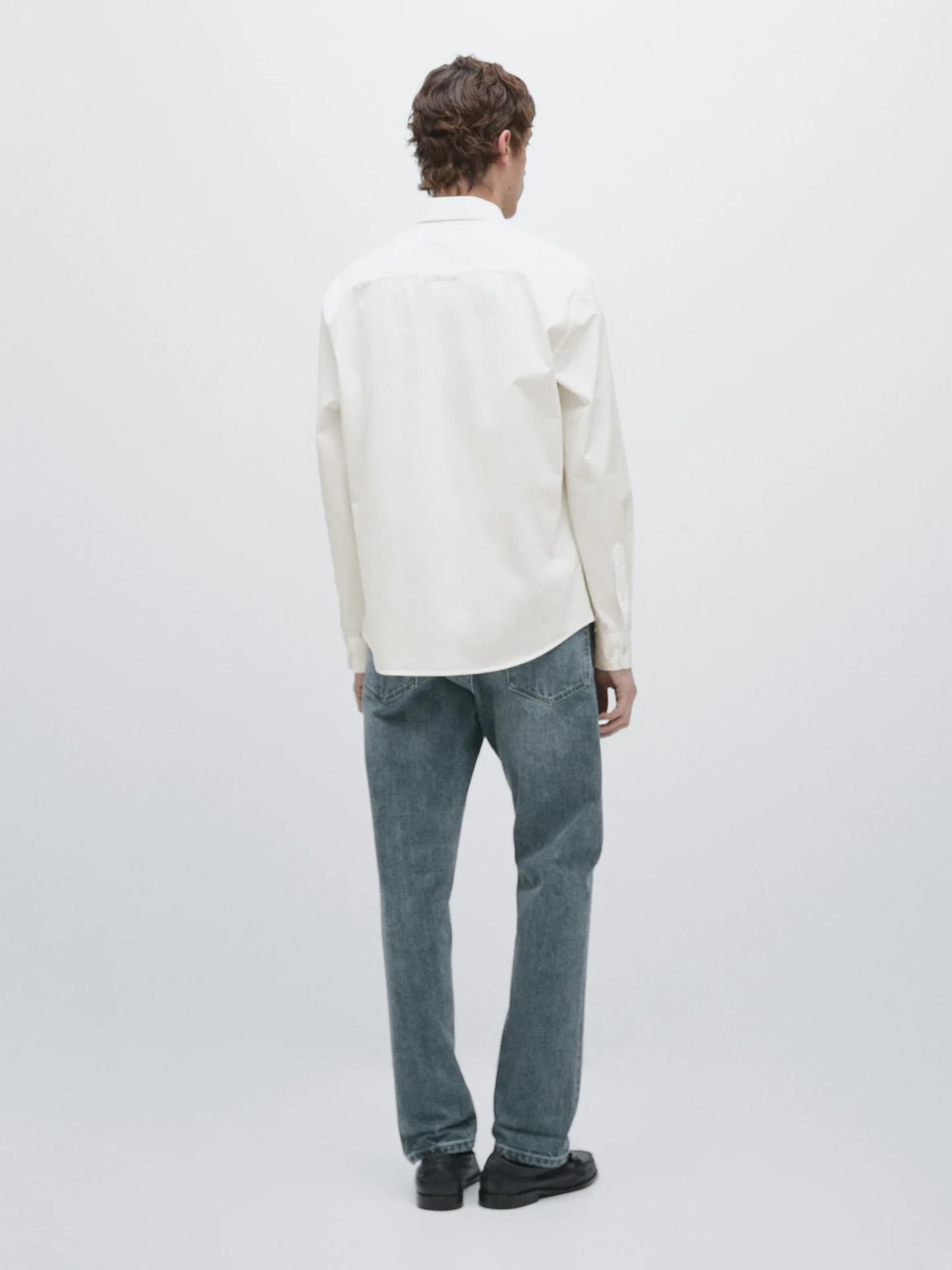 Рубашка стандартного кроя из 100% хлопка. - фото 8