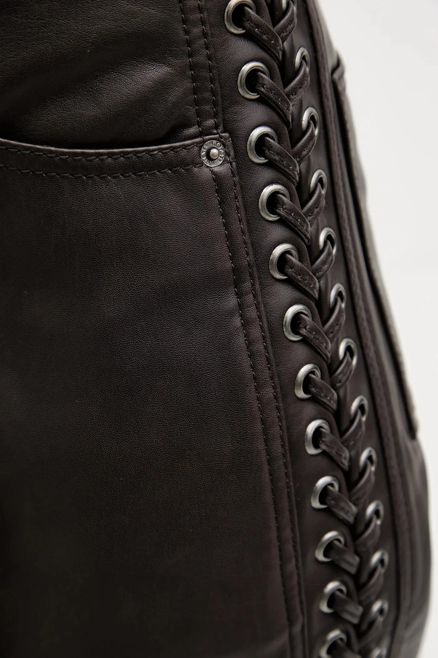 Кожаные брюки коричневые - фото 4