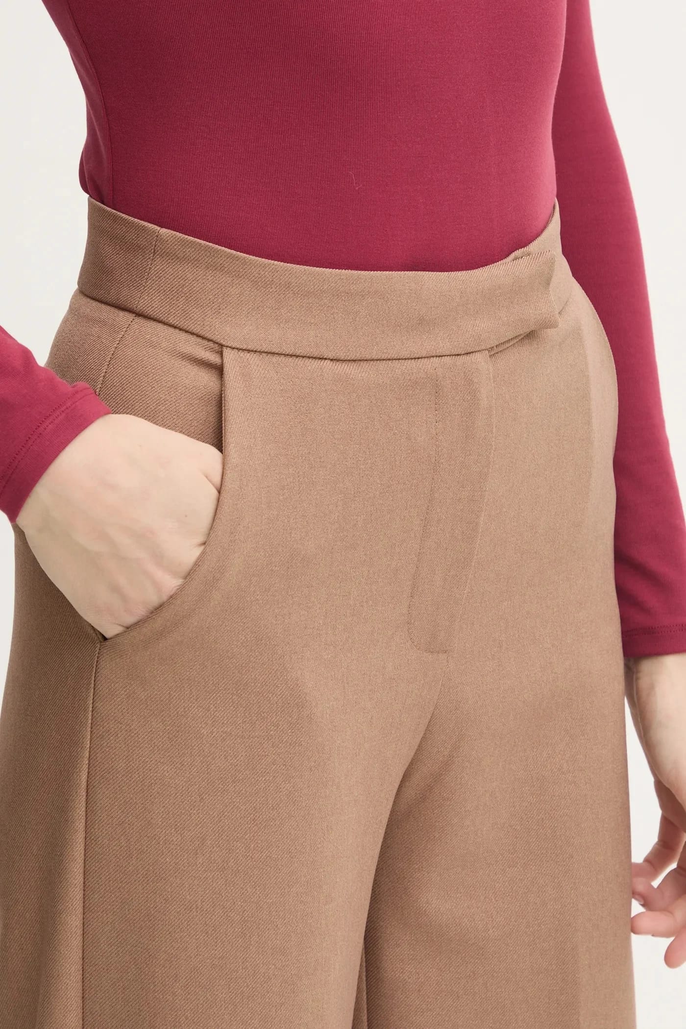 Шерстяные брюки бежевые для женщин - фото 4