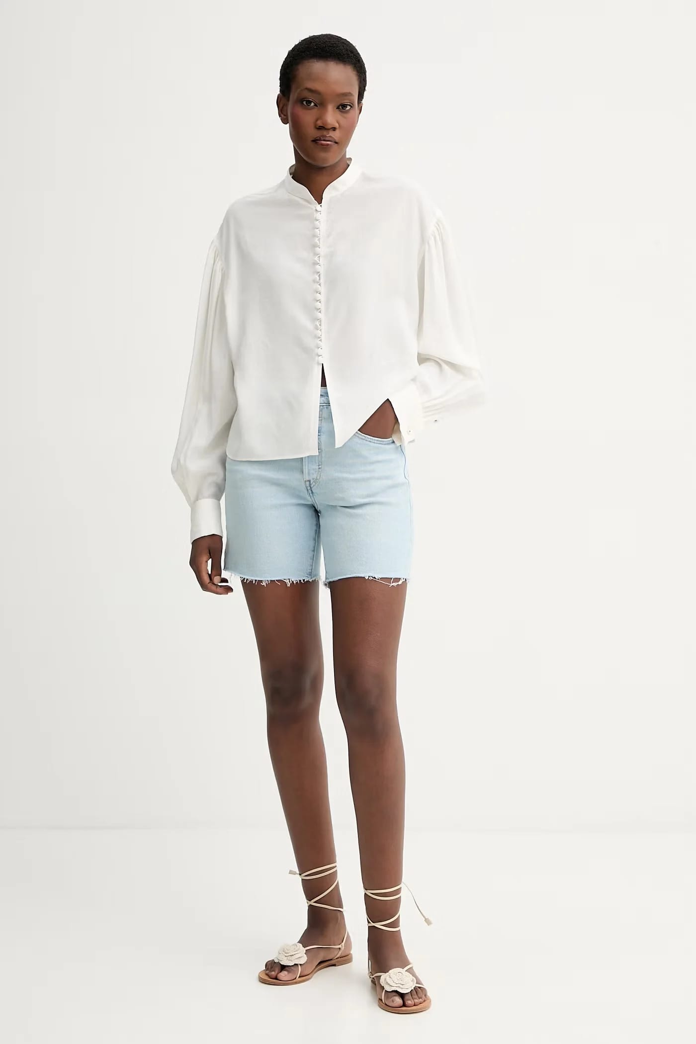 501® Женские джинсовые шорты MID THIGH - фото 2