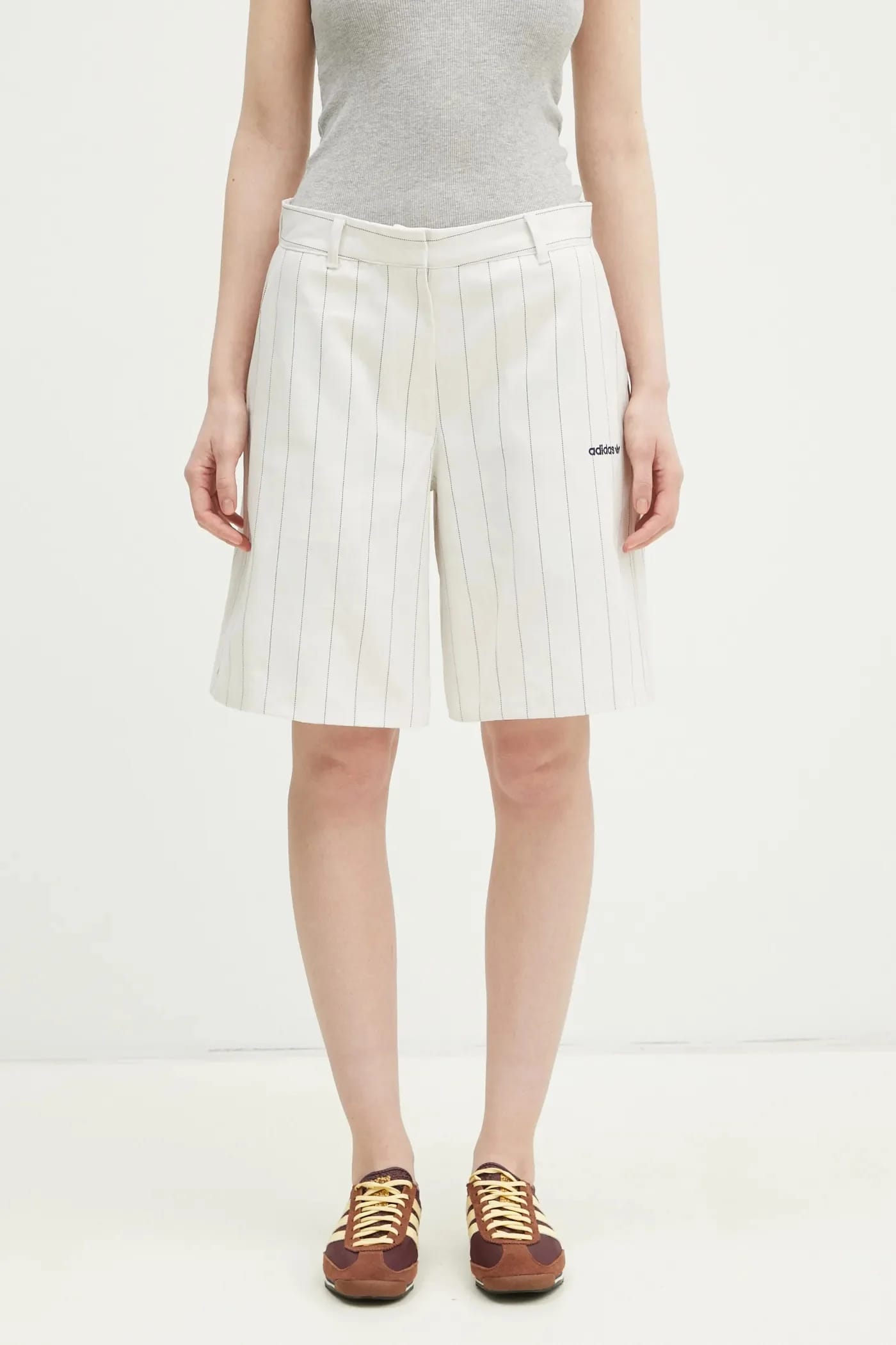 шорты PINSTRIPE SHORT
