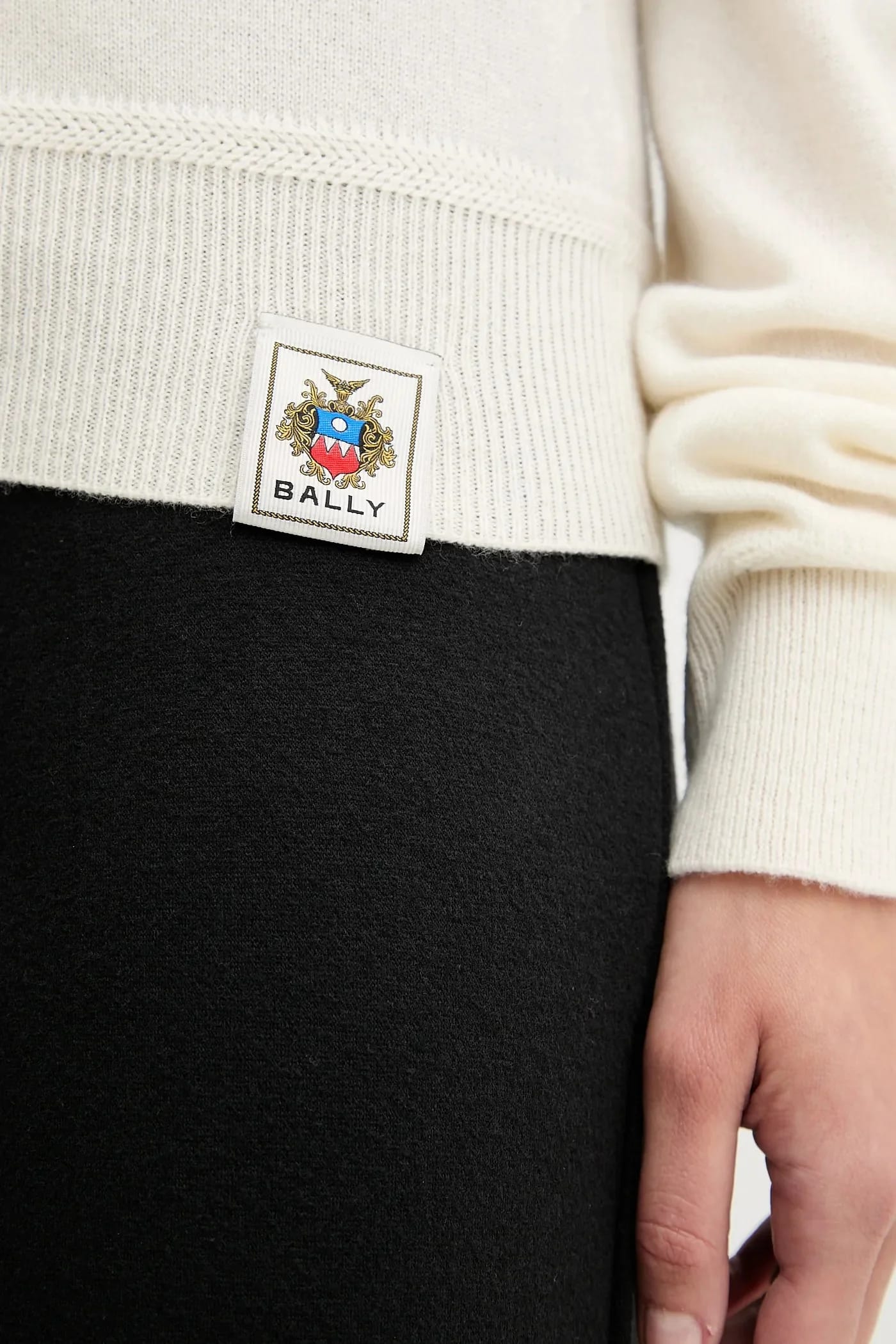 Кашемировый свитер бежевый для женщин - фото 6
