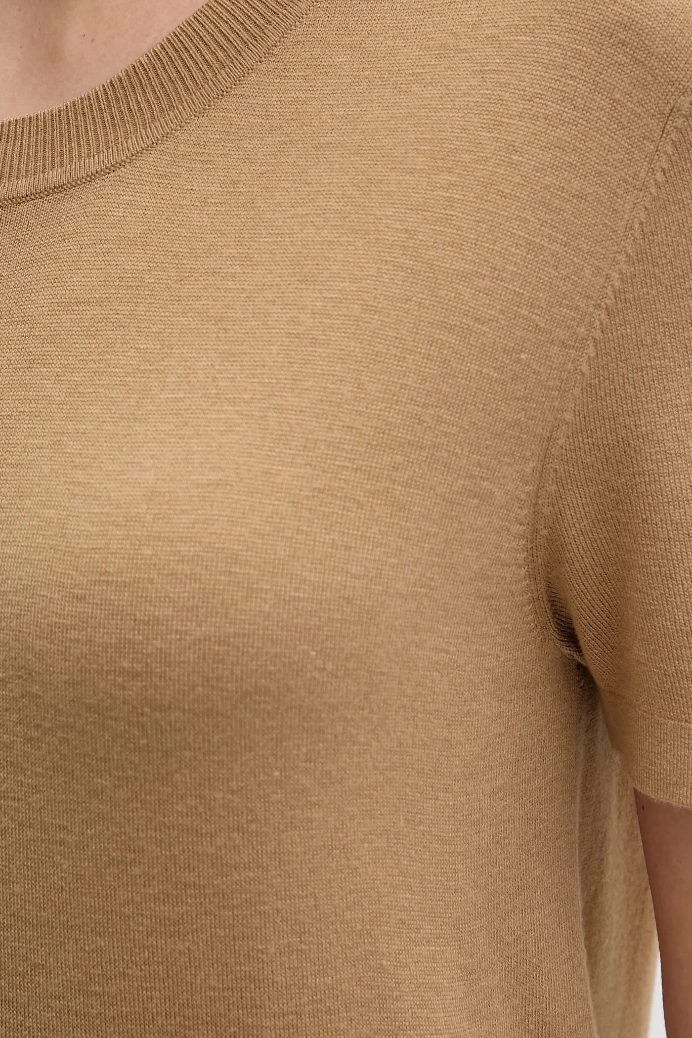 Шелковая футболка бежевая - фото 5