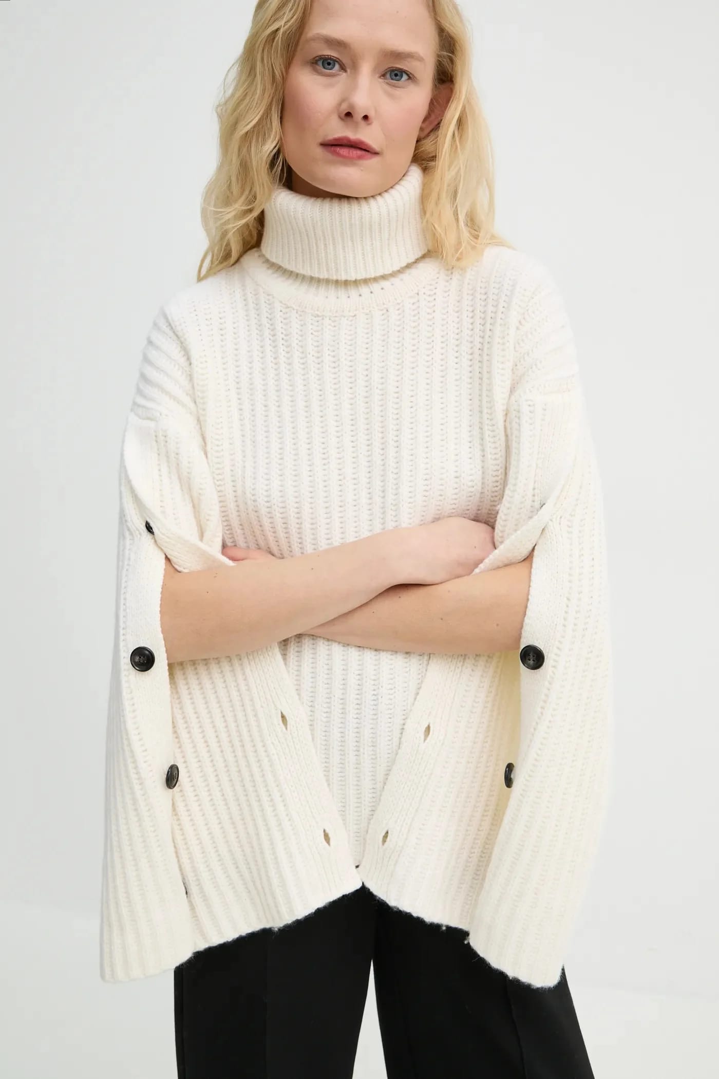 Шерстяной свитер бежевый для женщин - фото 4