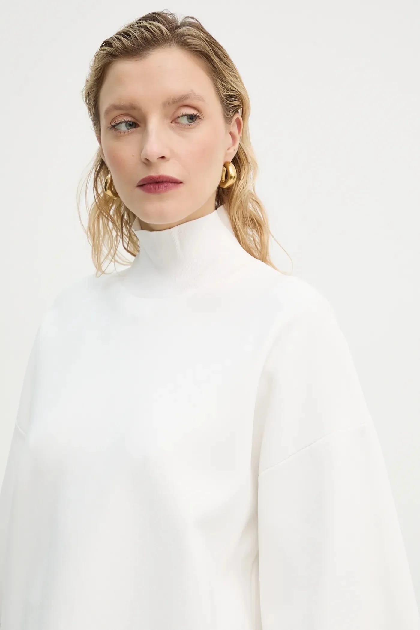 Свитер бежевый для женщин - фото 4