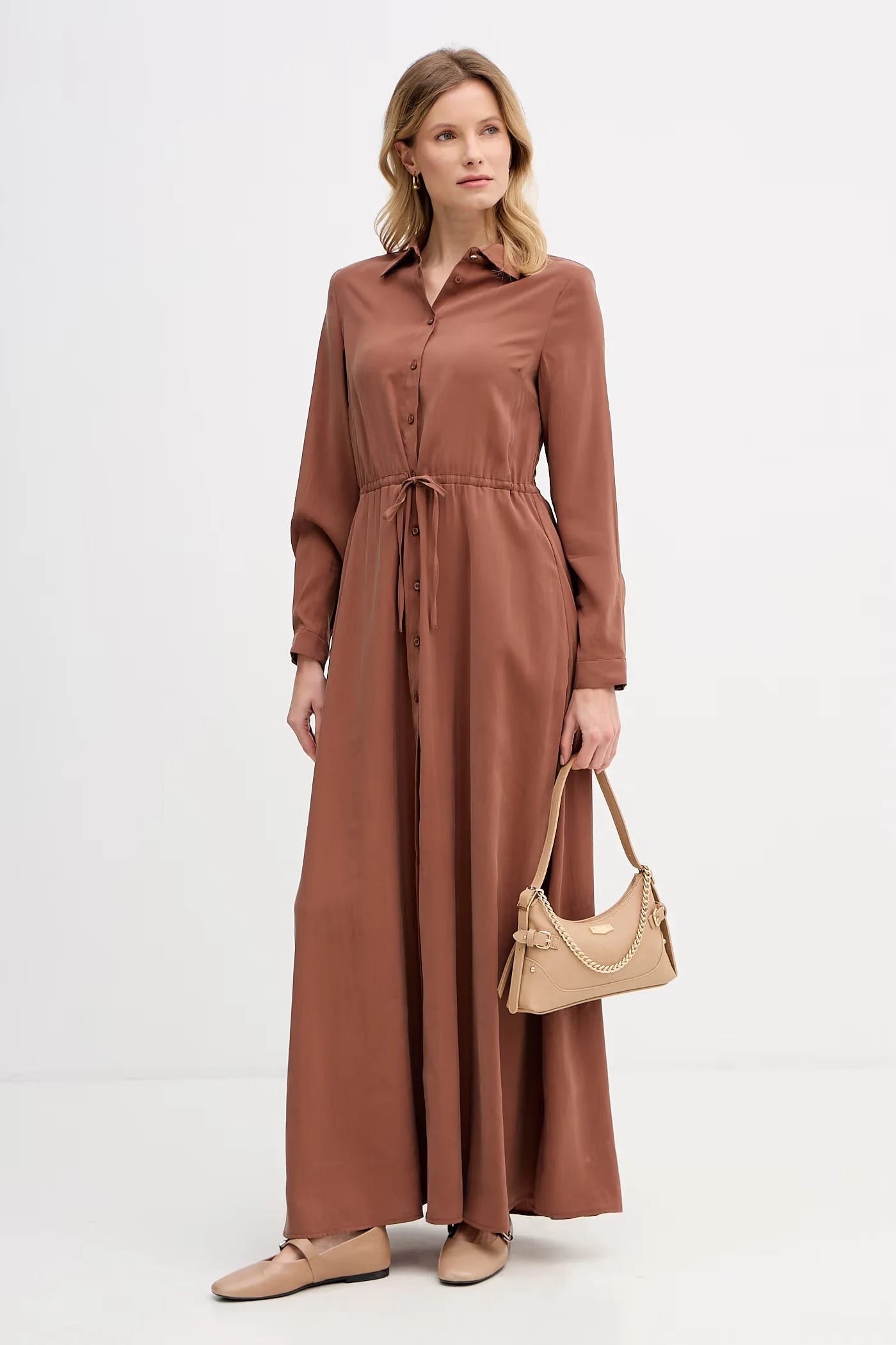 Расклешенное платье коричневое - фото 2