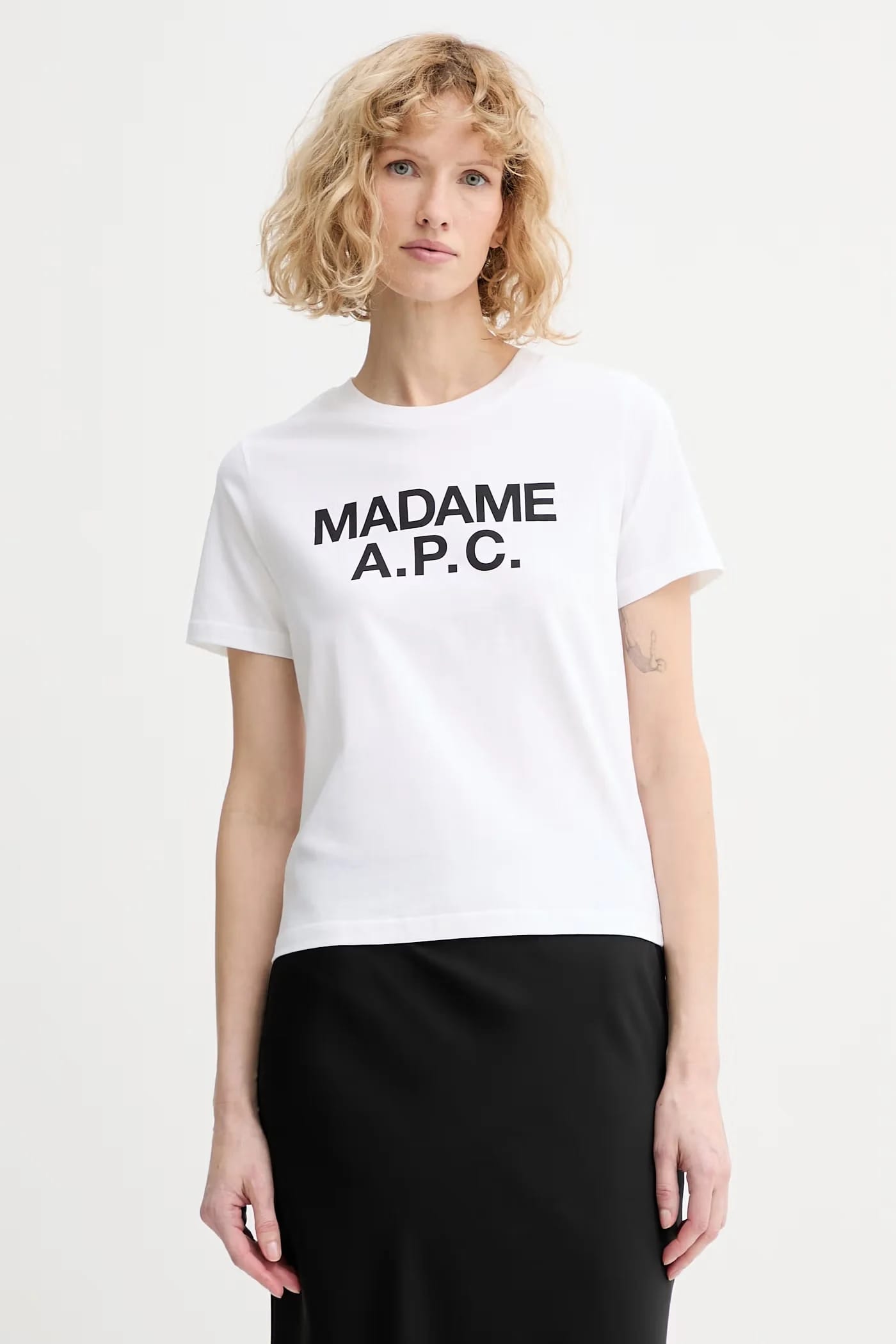 Хлопковая футболка CROP MANCHE COURTE MADAME APC