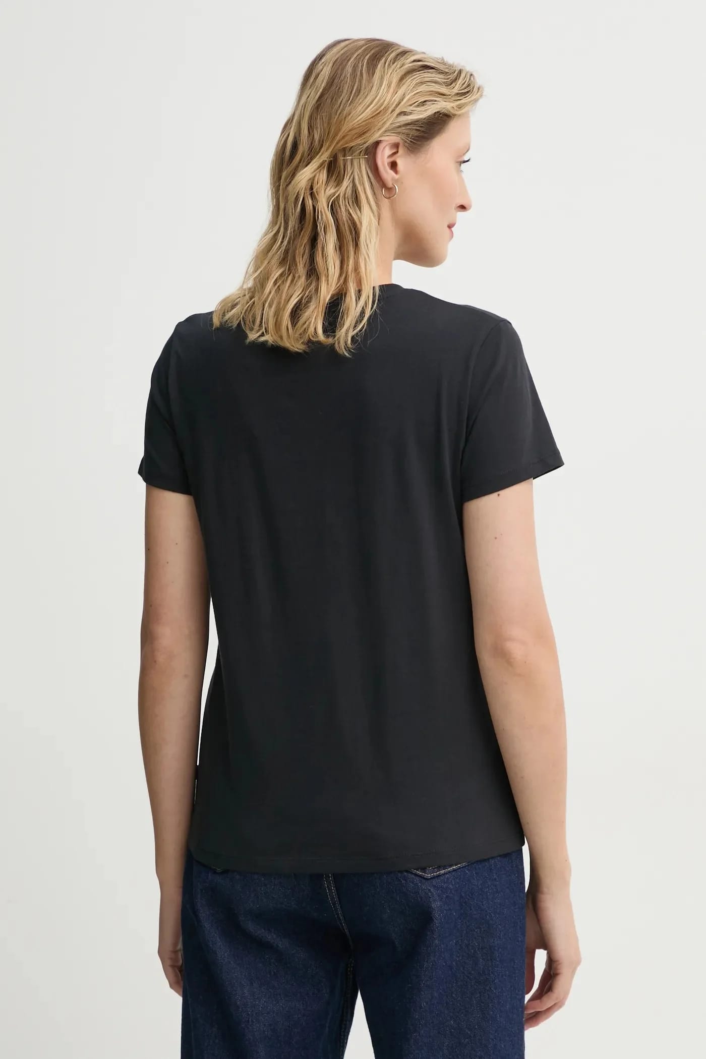 Футболка THE PERFECT TEE из хлопка черная для женщин - фото 3
