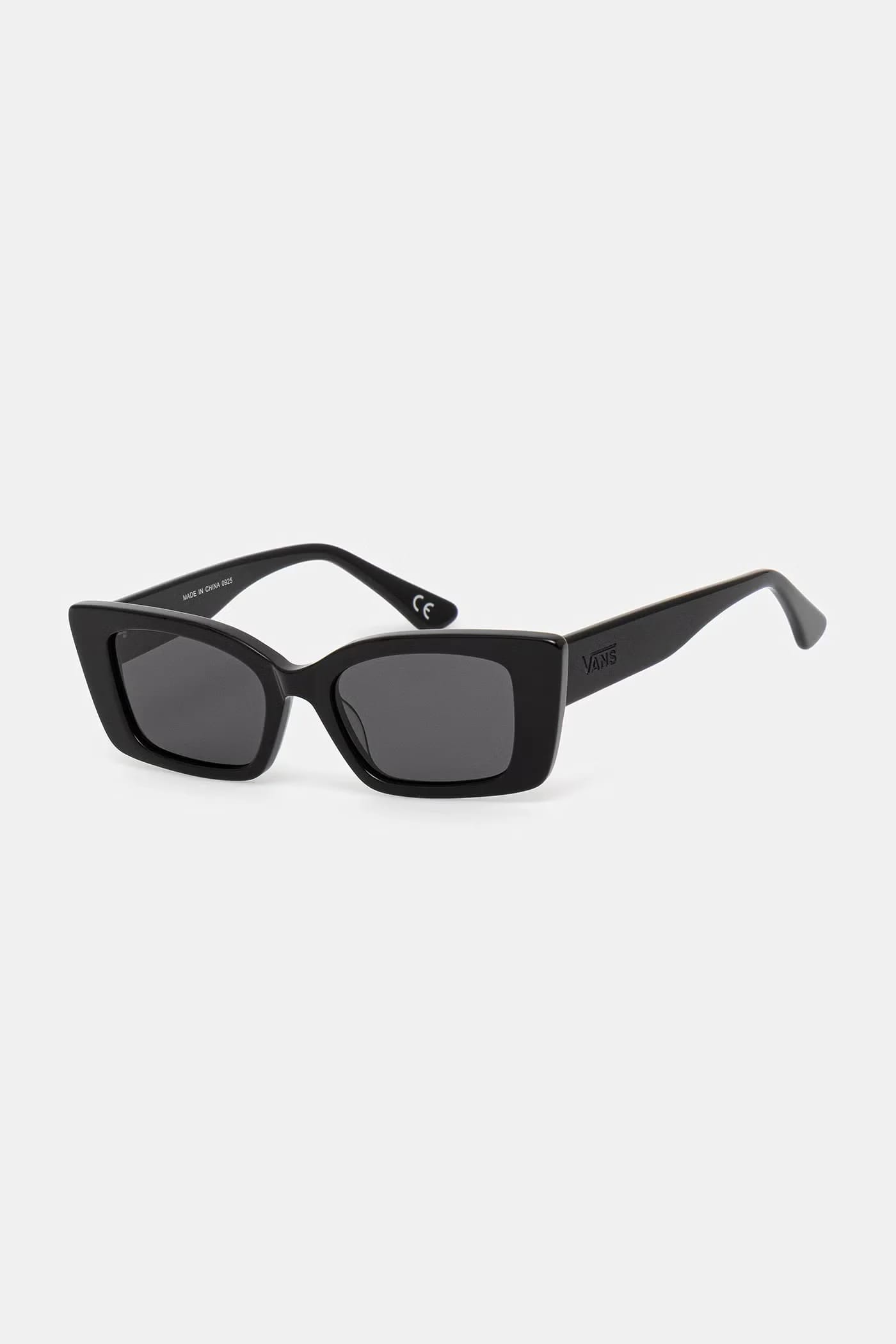 Солнцезащитные очки черные для мужчин