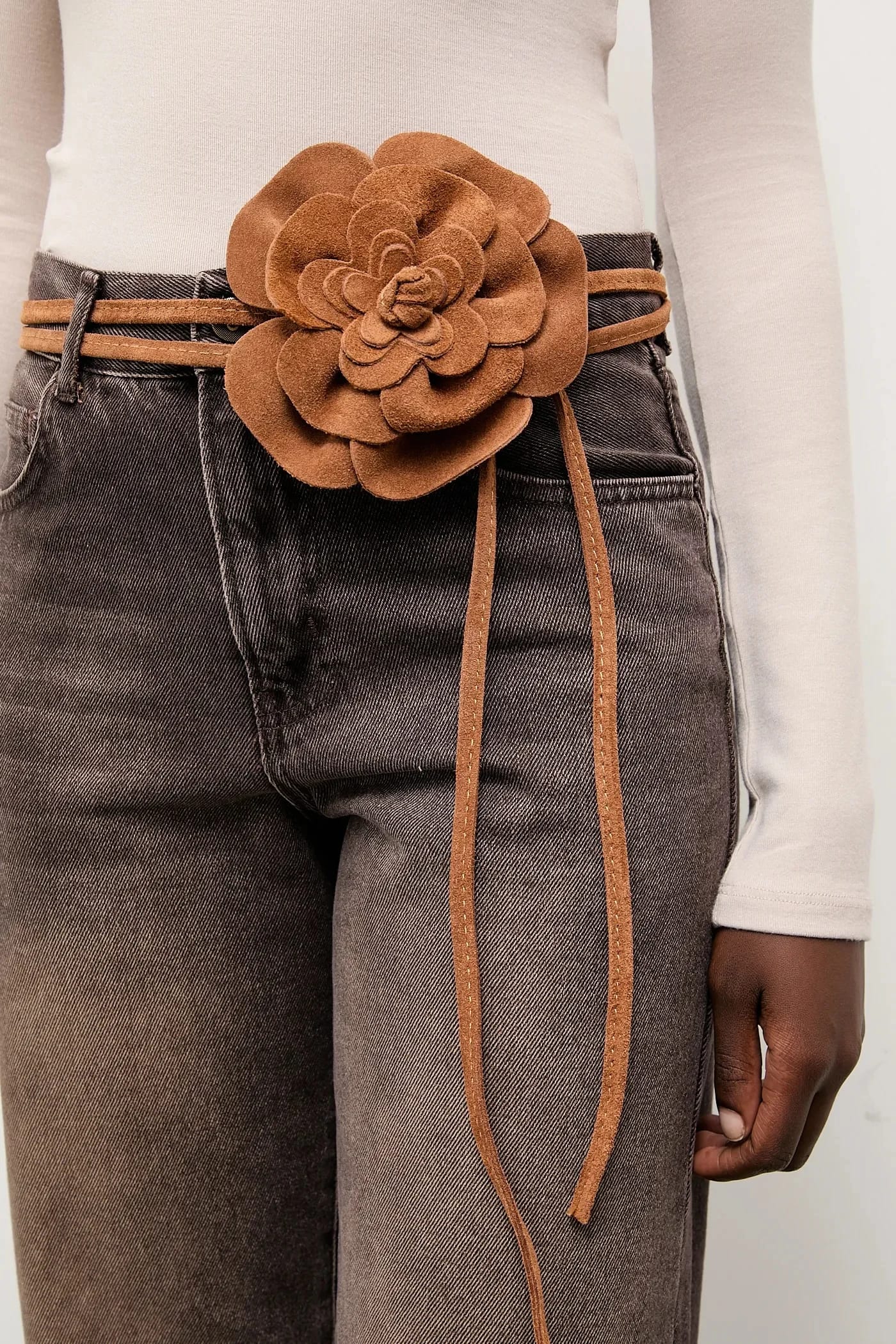 Замшевый ремень коричневый для женщин - фото 2