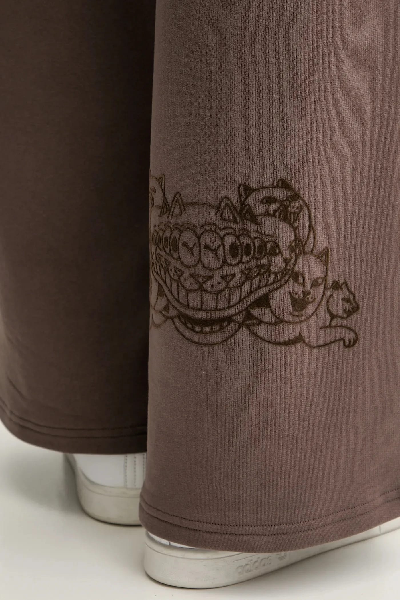 спортивные штаны из коллаборации с RIPNDIP - фото 5