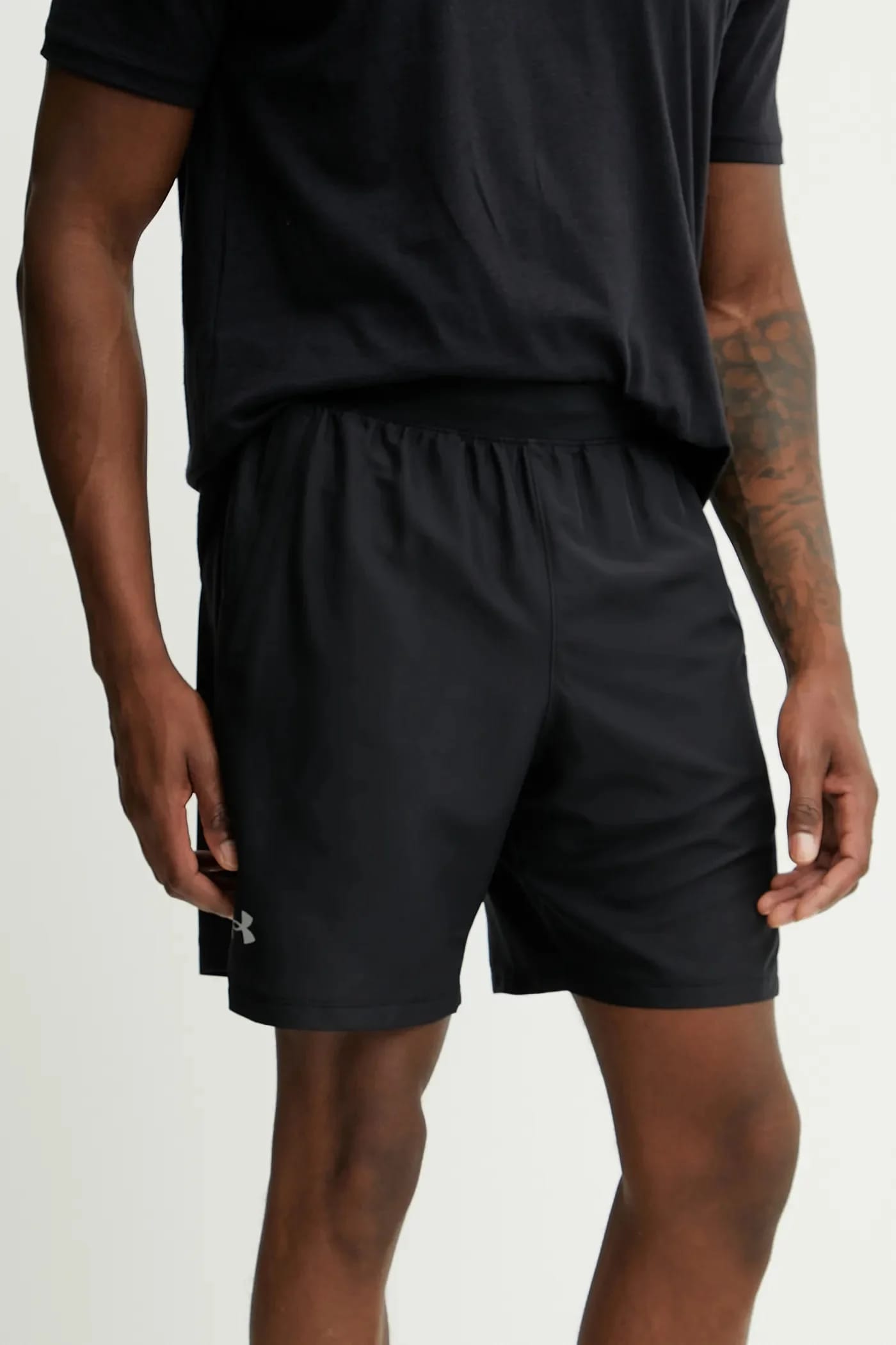 Выпуск шорт для бега черная для мужчин