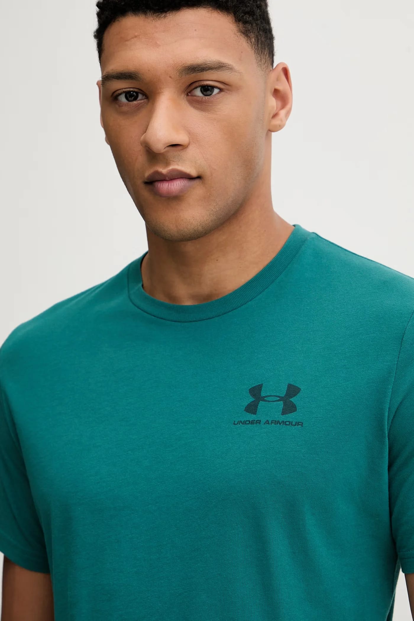 Спортивная футболка SPORTSTYLE LEFT CHEST зеленая для мужчин - фото 4
