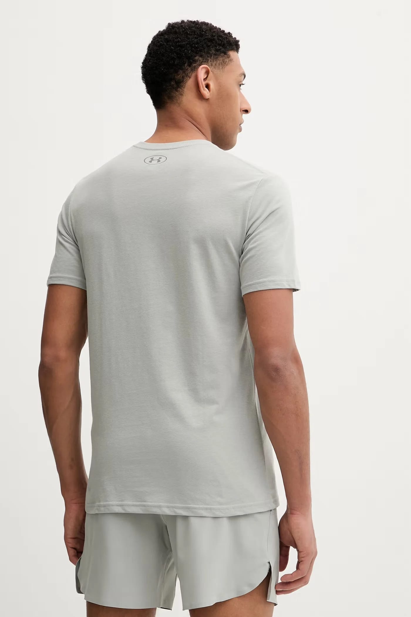 Спортивная футболка SPORTSTYLE LEFT CHEST серая для мужчин - фото 3