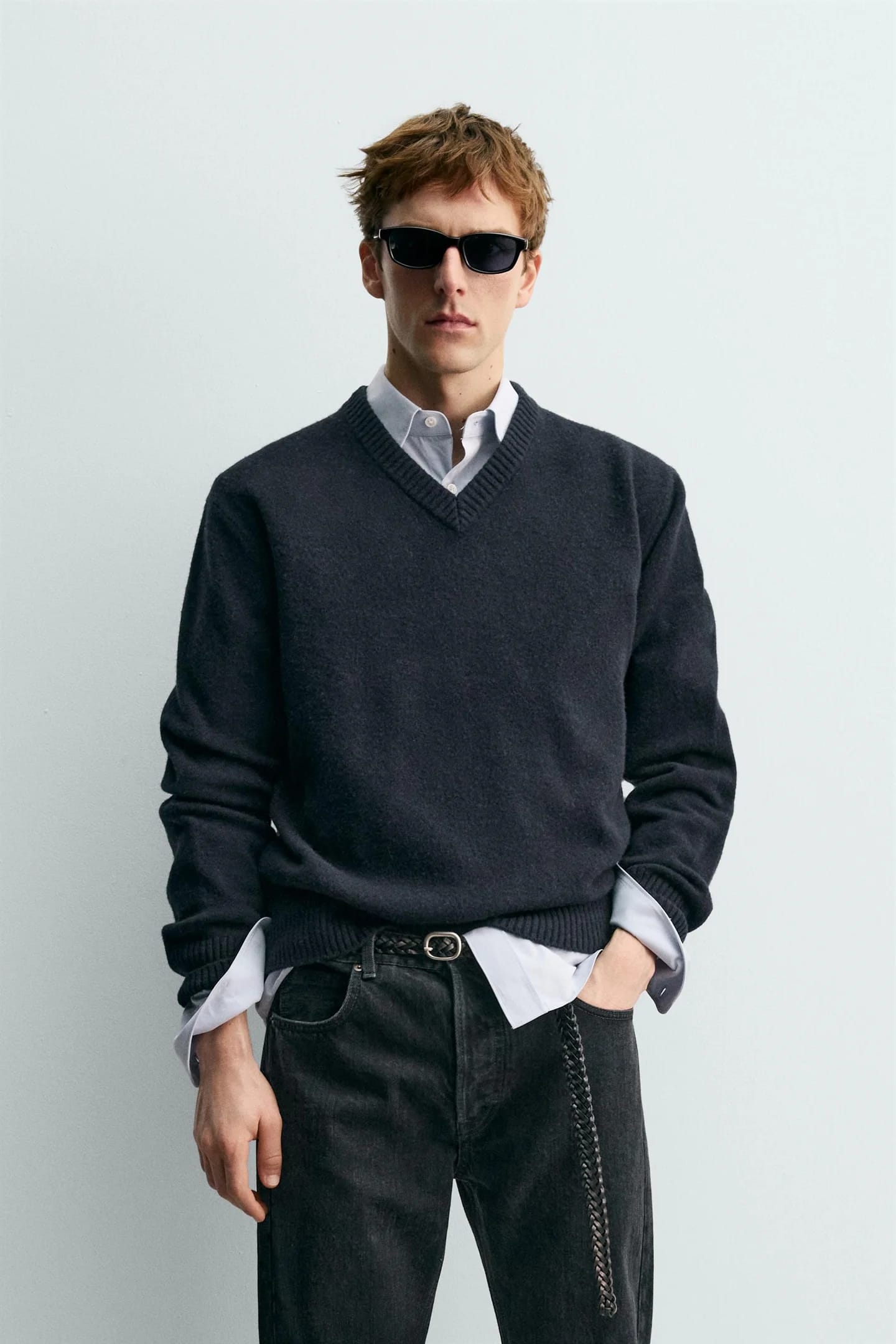 ШЕРСТЯНОЙ СВИТЕР С V-ОБРАЗНЫМ ВЫРЕЗОМ AARON LEVINE X Zara