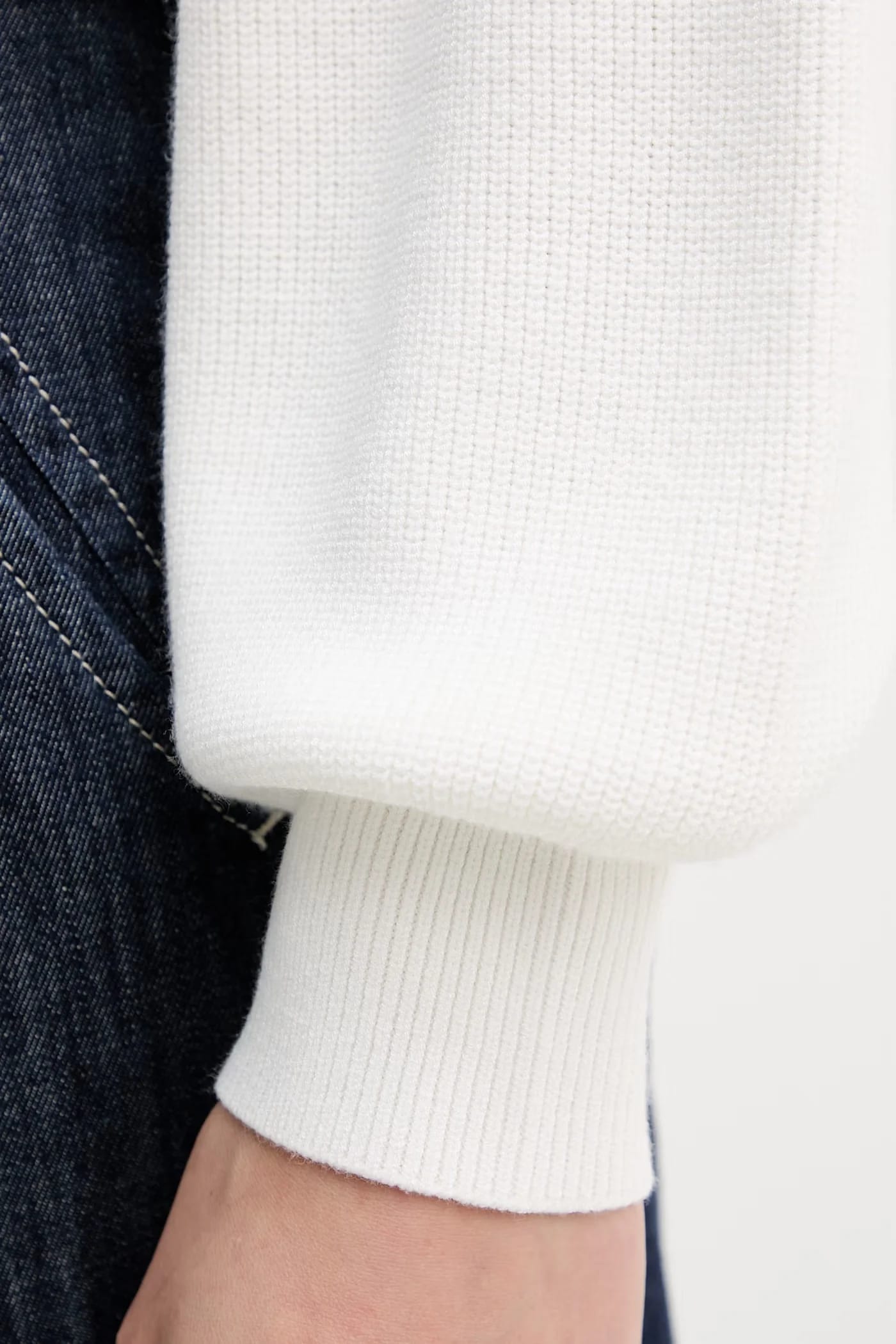 Женский свитер бежевый для женщин - фото 5