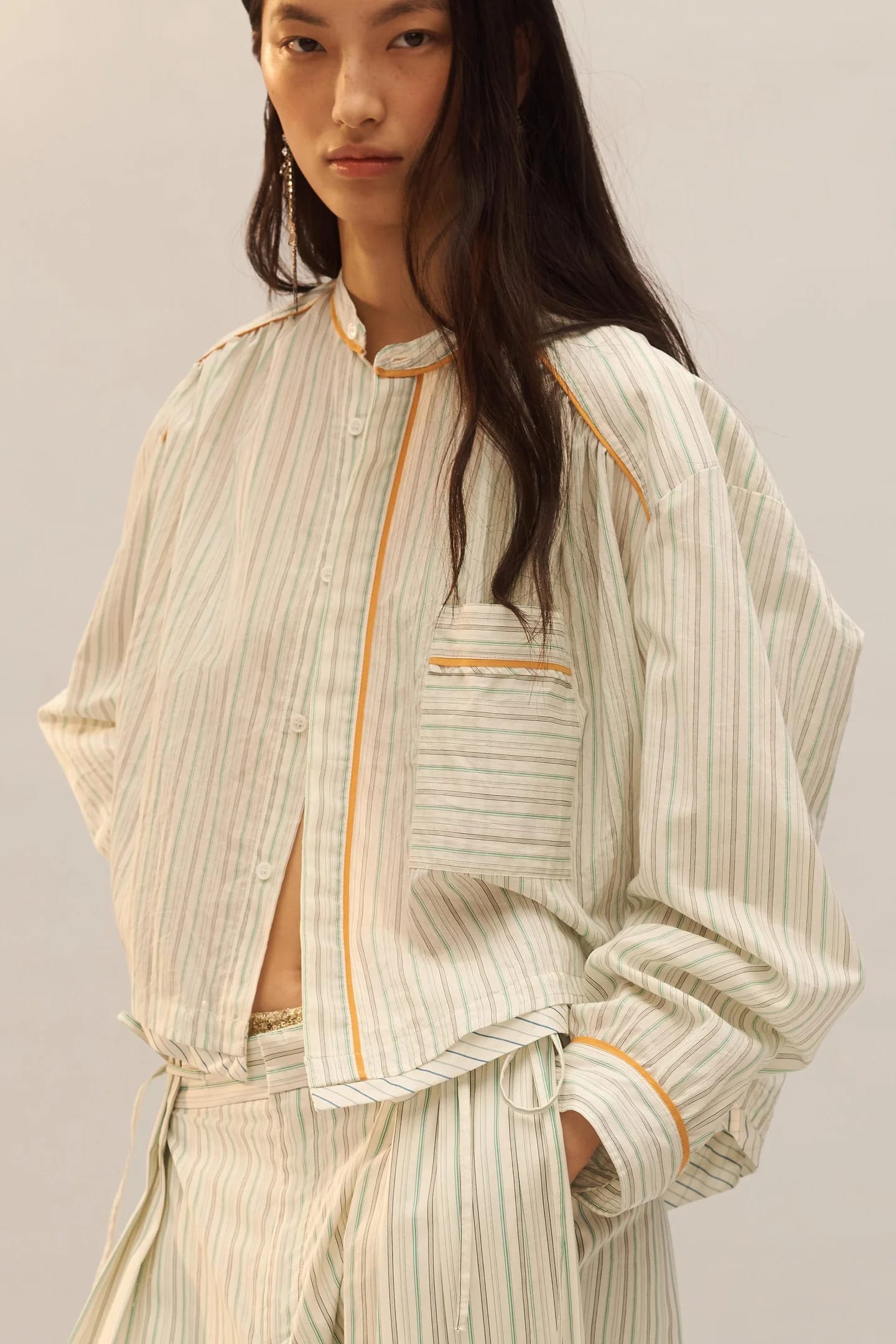 РУБАШКА В ПОЛОСКУ, ОГРАНИЧЕННАЯ ВЫПУСКА - фото 2
