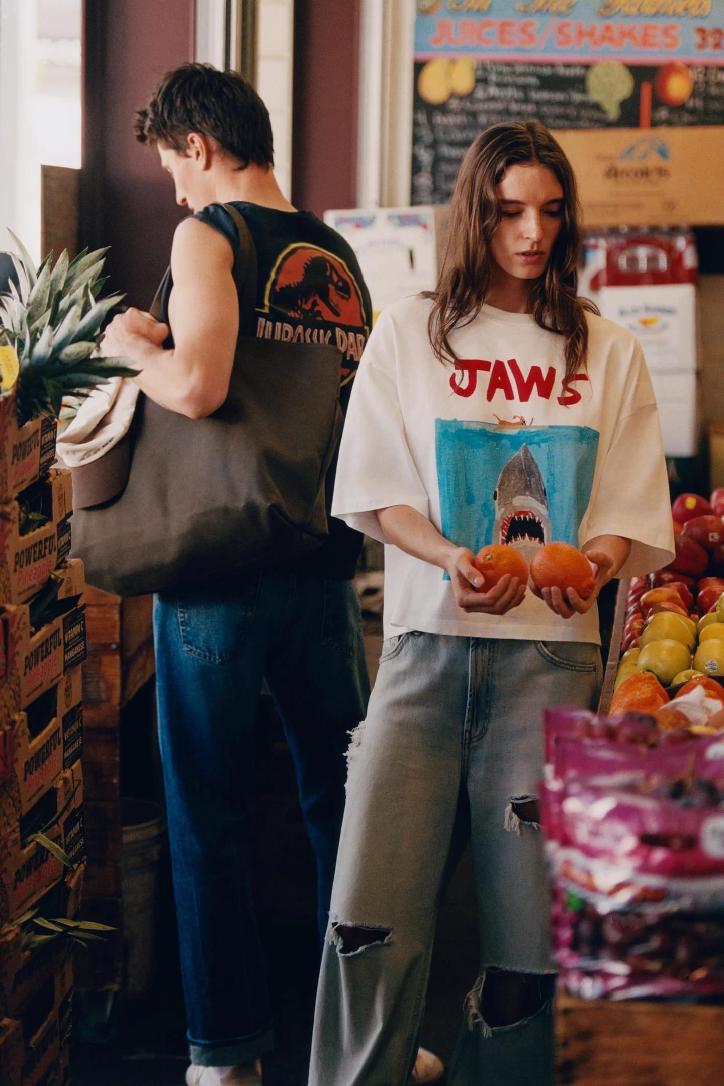 ФУТБОЛКА С ИЛЛЮСТРАЦИЕЙ ПАРК ЮРСКОГО ПЕРИОДА© UCS LLC И ФУТБОЛКА AMBLIN X DYLAN'S CLUB X Zara
