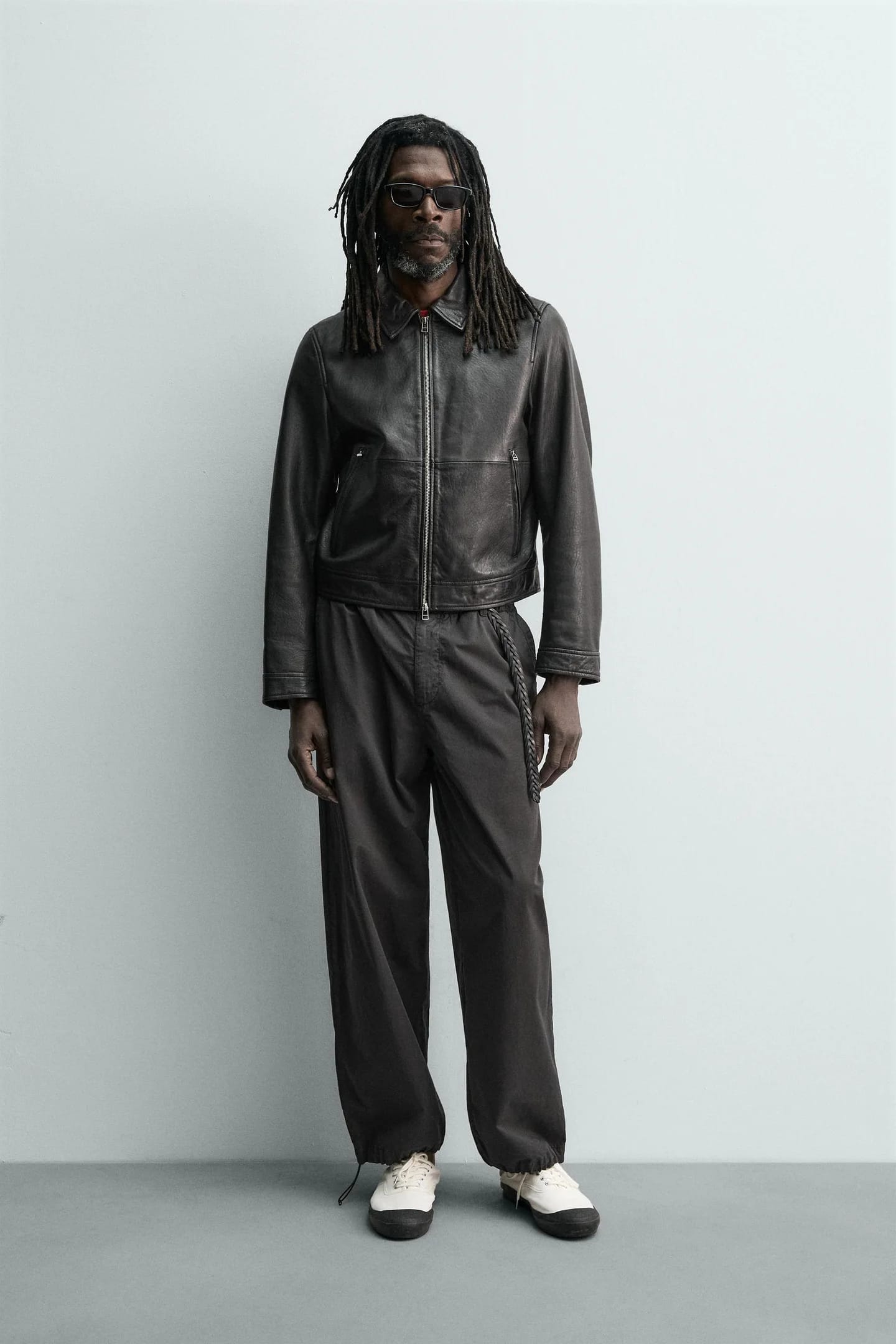 ХЛОПКОВЫЕ БРЮКИ СВОБОДНОГО КРАЯ AARON LEVINE X Zara