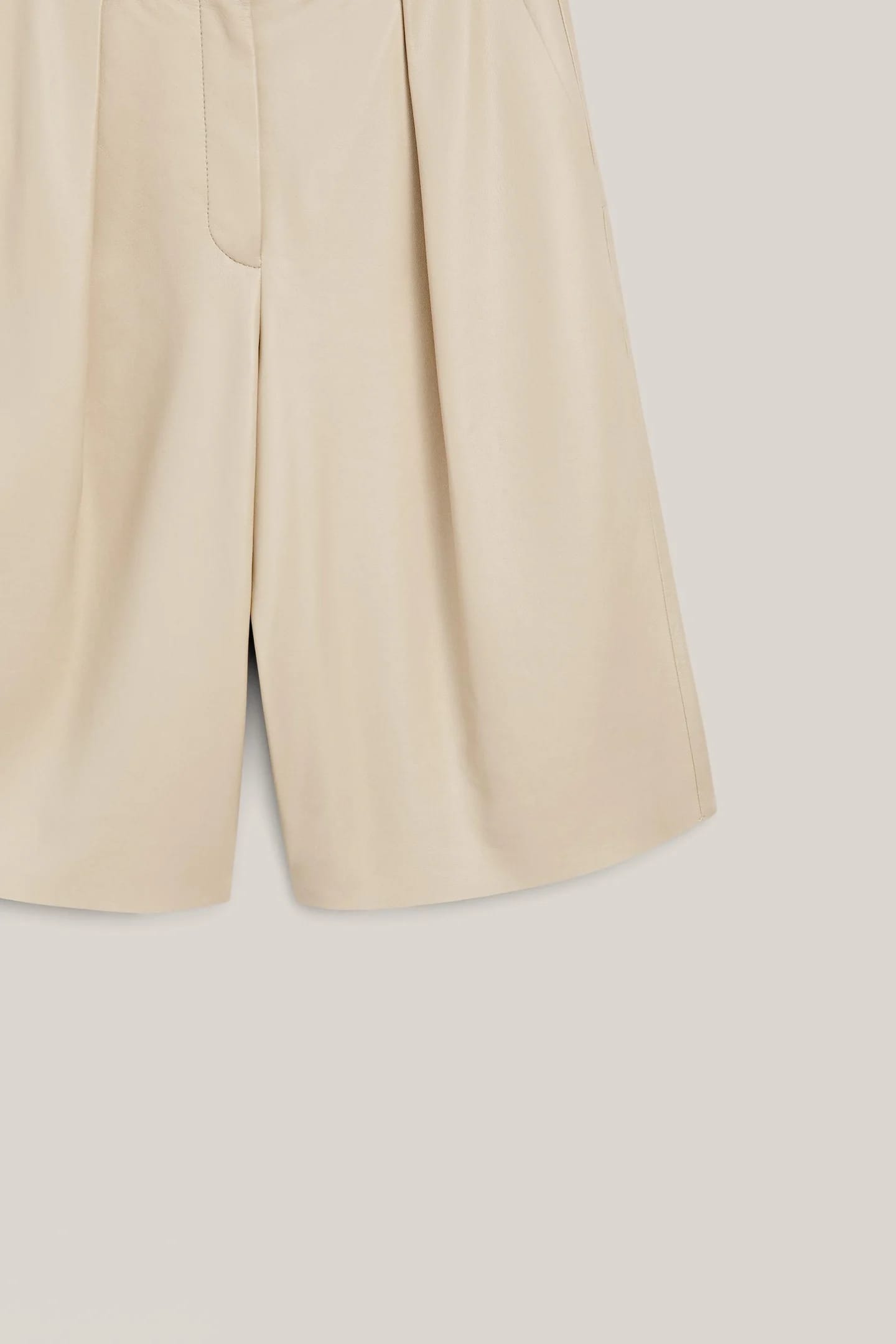Длинные шорты-бермуды из кожи наппа – ОГРАНИЧЕННЫЙ ВЫПУСК. - фото 4
