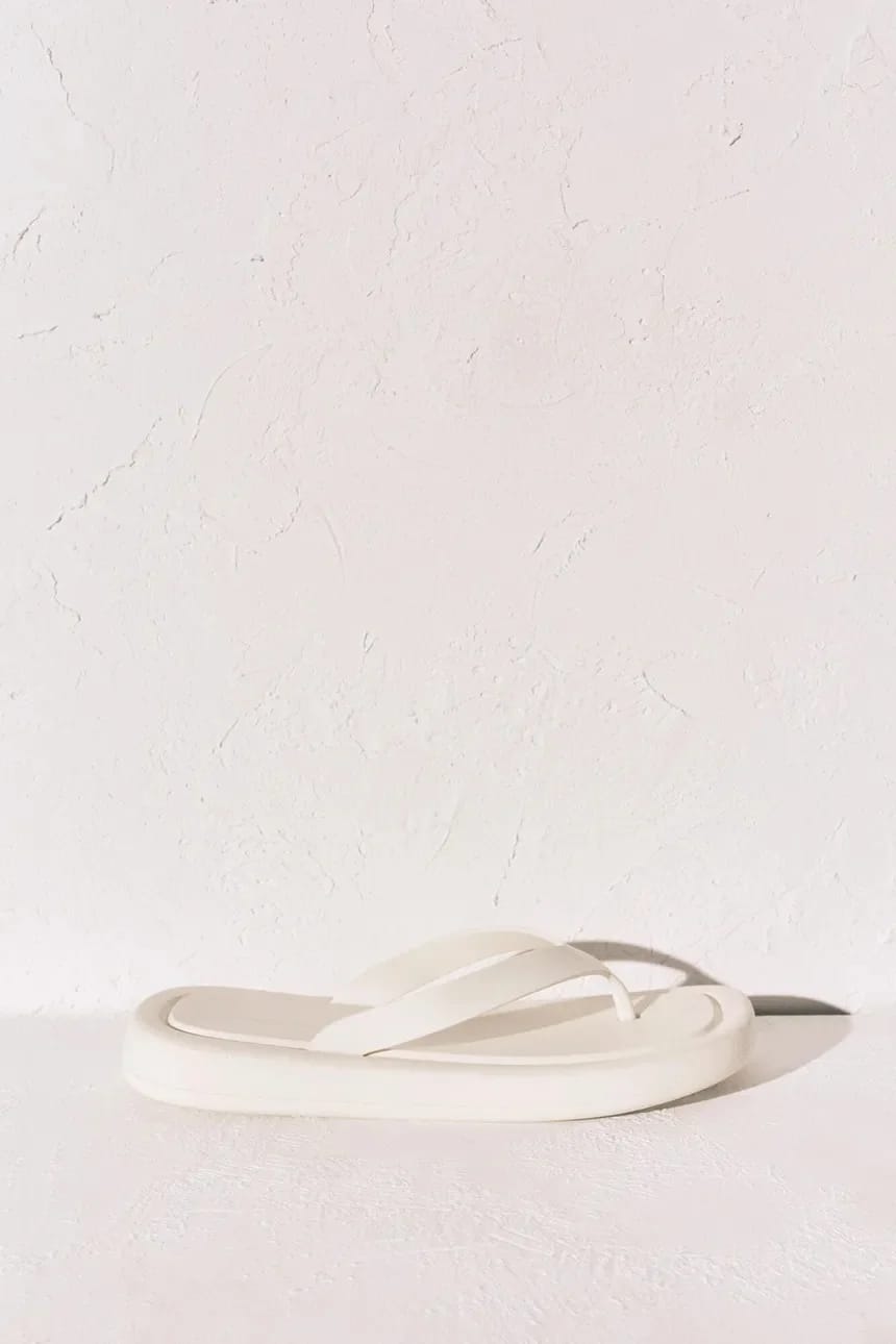 Женские шлепанцы на плоской подошве SI FLIP FLOP CREAM