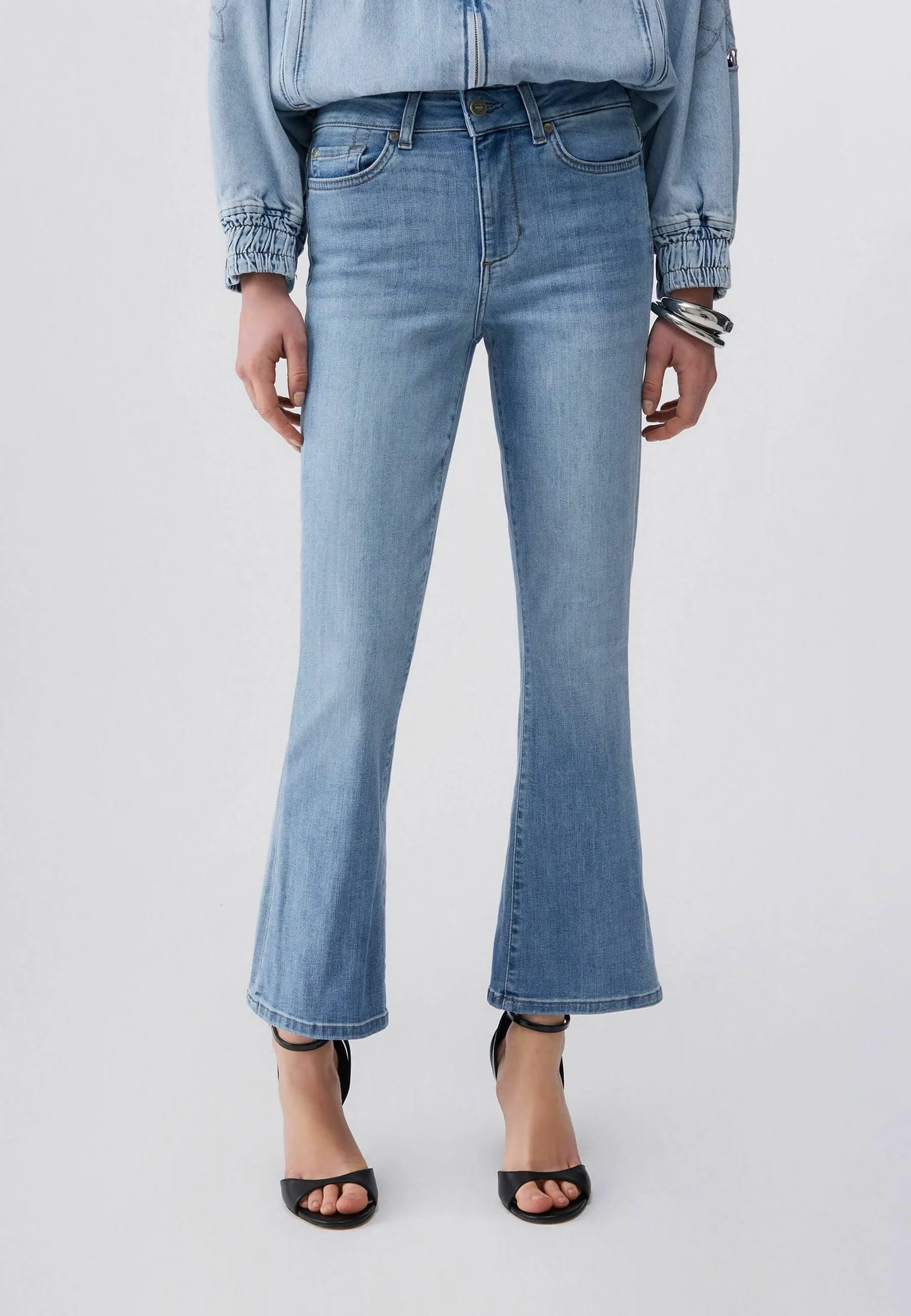 Джинсы Bootcut