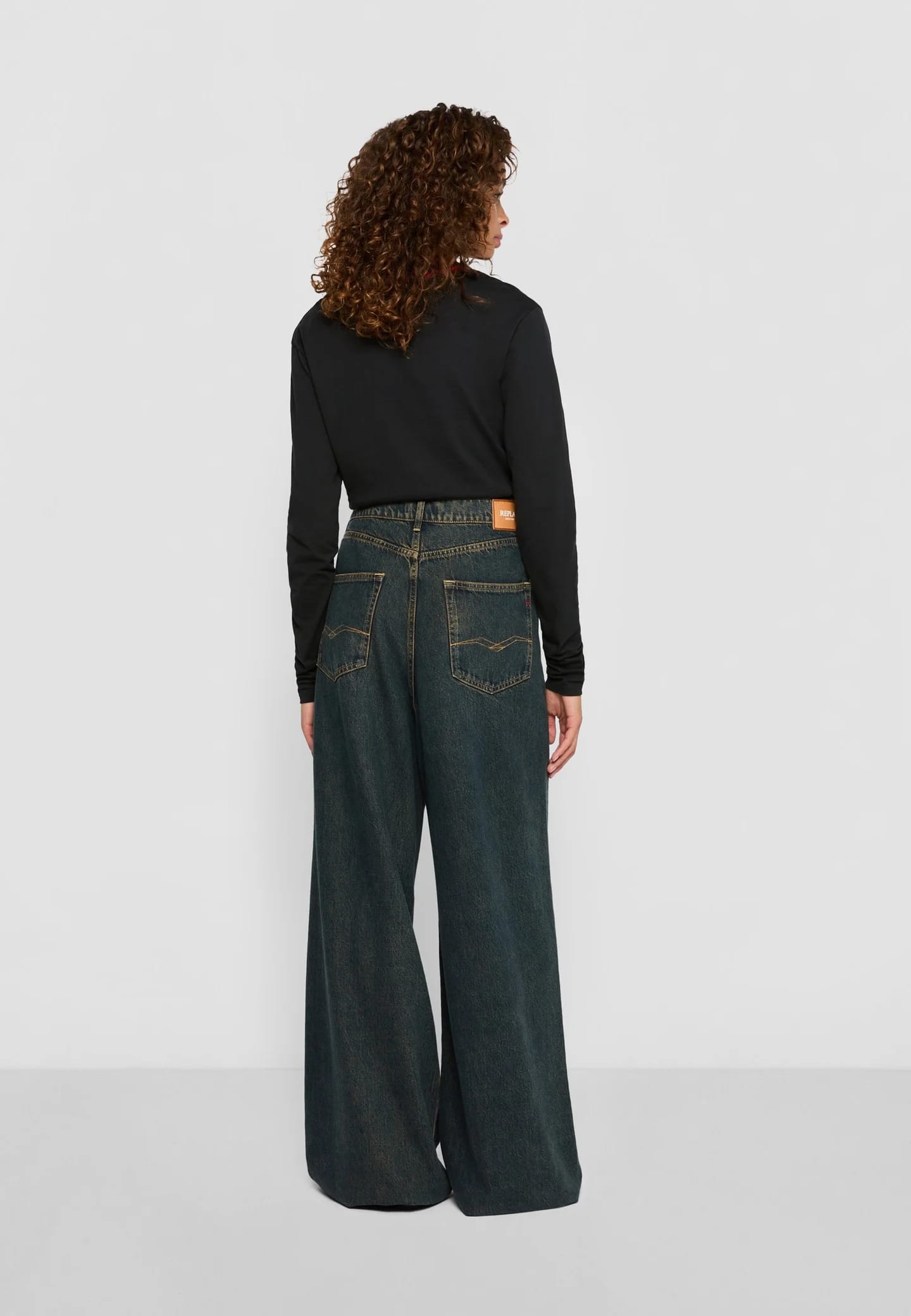 MARGOTT DARK TINTED INDIGO WASHED DENIM - Широкие штанины - фото 4
