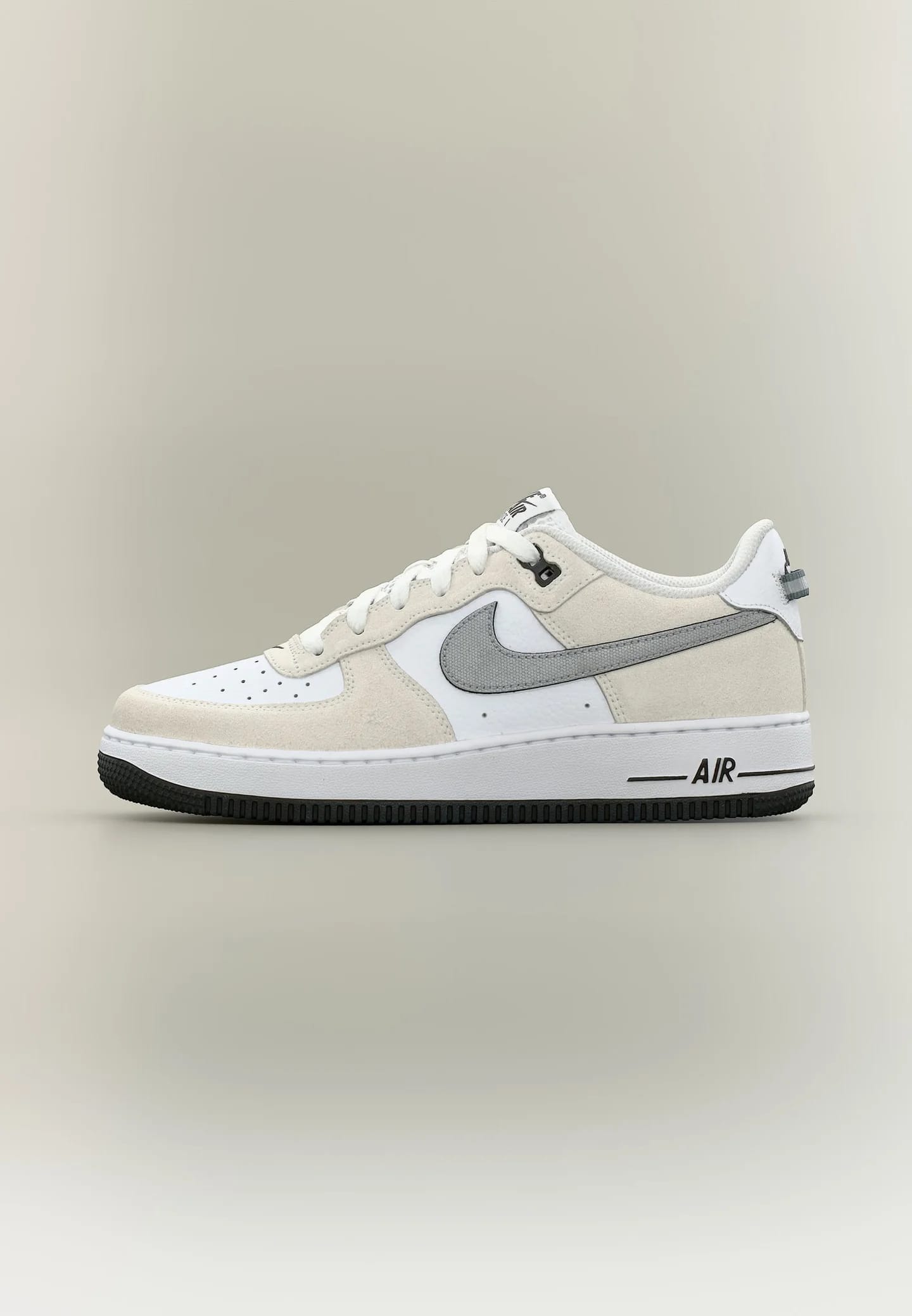 AIR FORCE 1 07 LV8 UNISEX - Низкие кроссовки