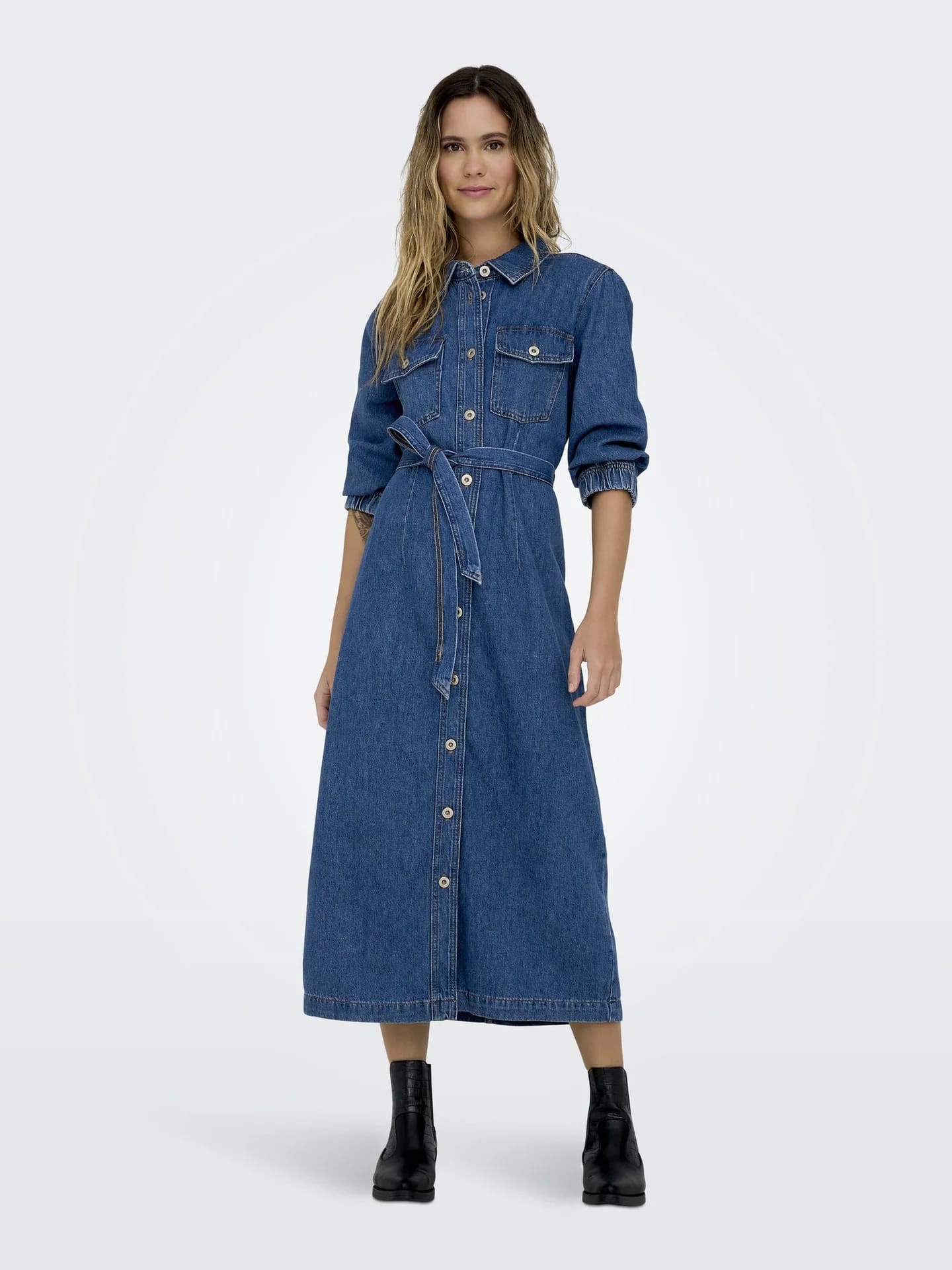 ONLHELLE BELTED DRESS - Джинсовое платье