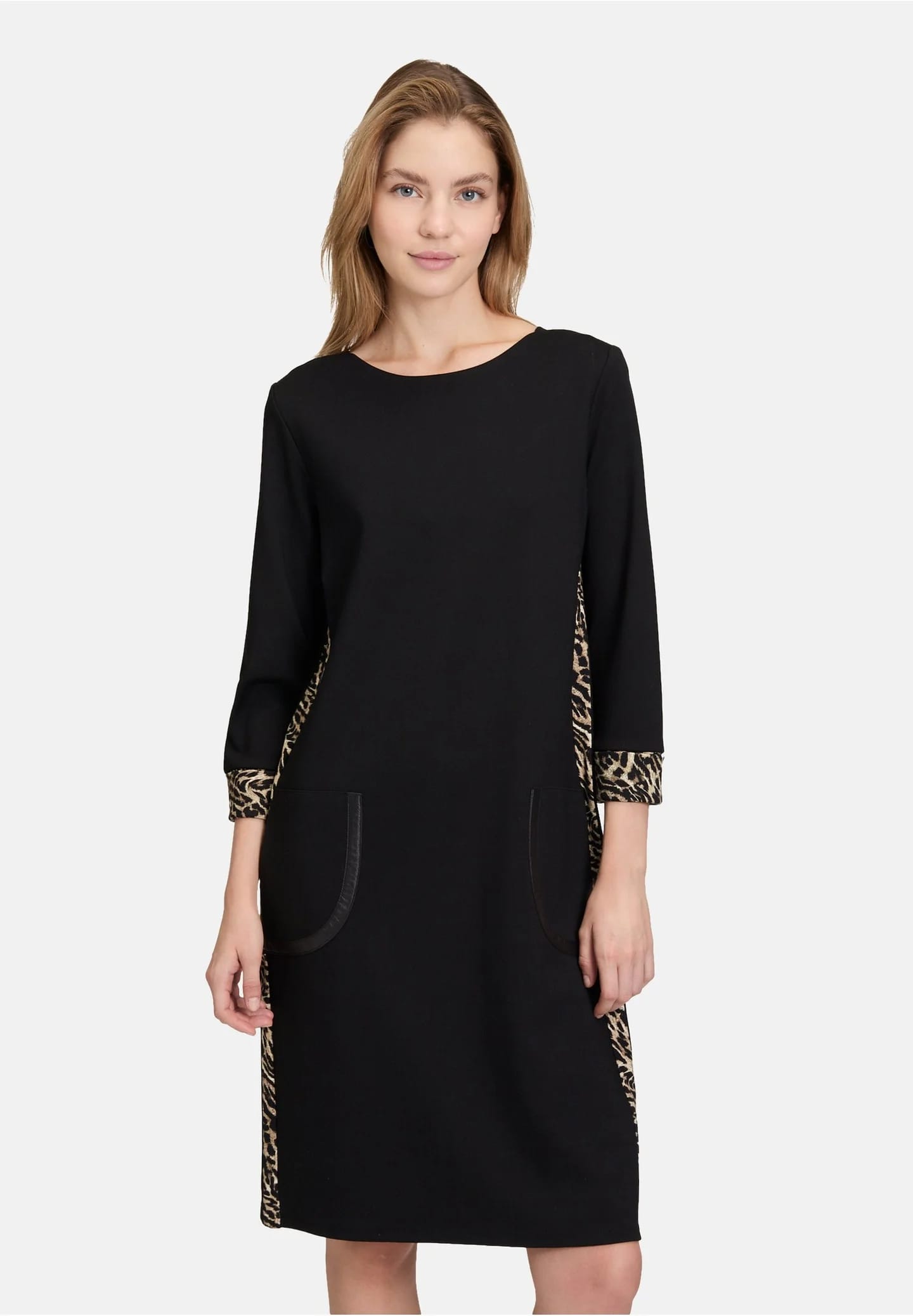 JERSEYKLEID MIT EINGRIFFTASCHEN - Платье из джерси