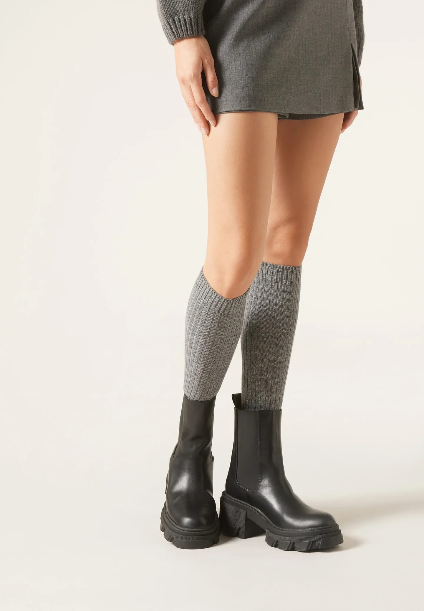 LANGE SOCKEN IN RIPPE AUS WOLLE UND KASCHMIR - Носки до колена - фото 2