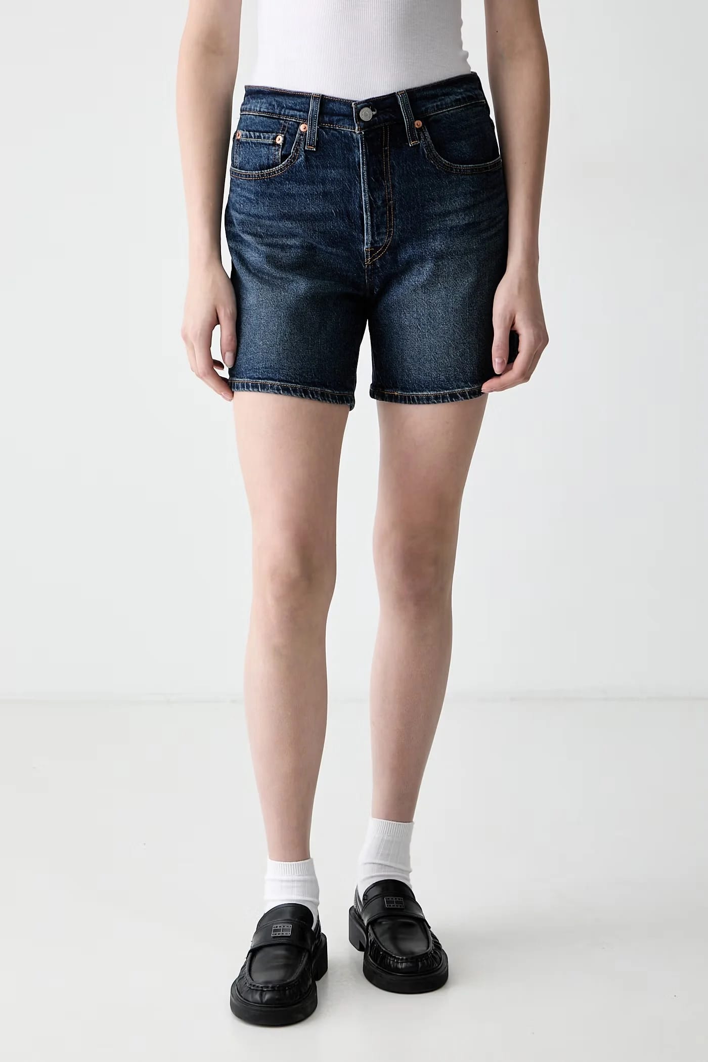 501® Женские джинсовые шорты MID THIGH