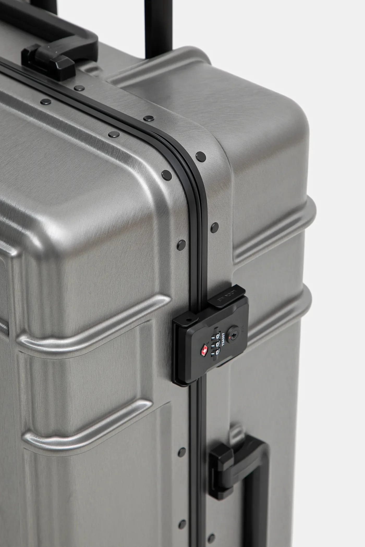 Чемодан Resist'R Case L 78x50x29 см - фото 4